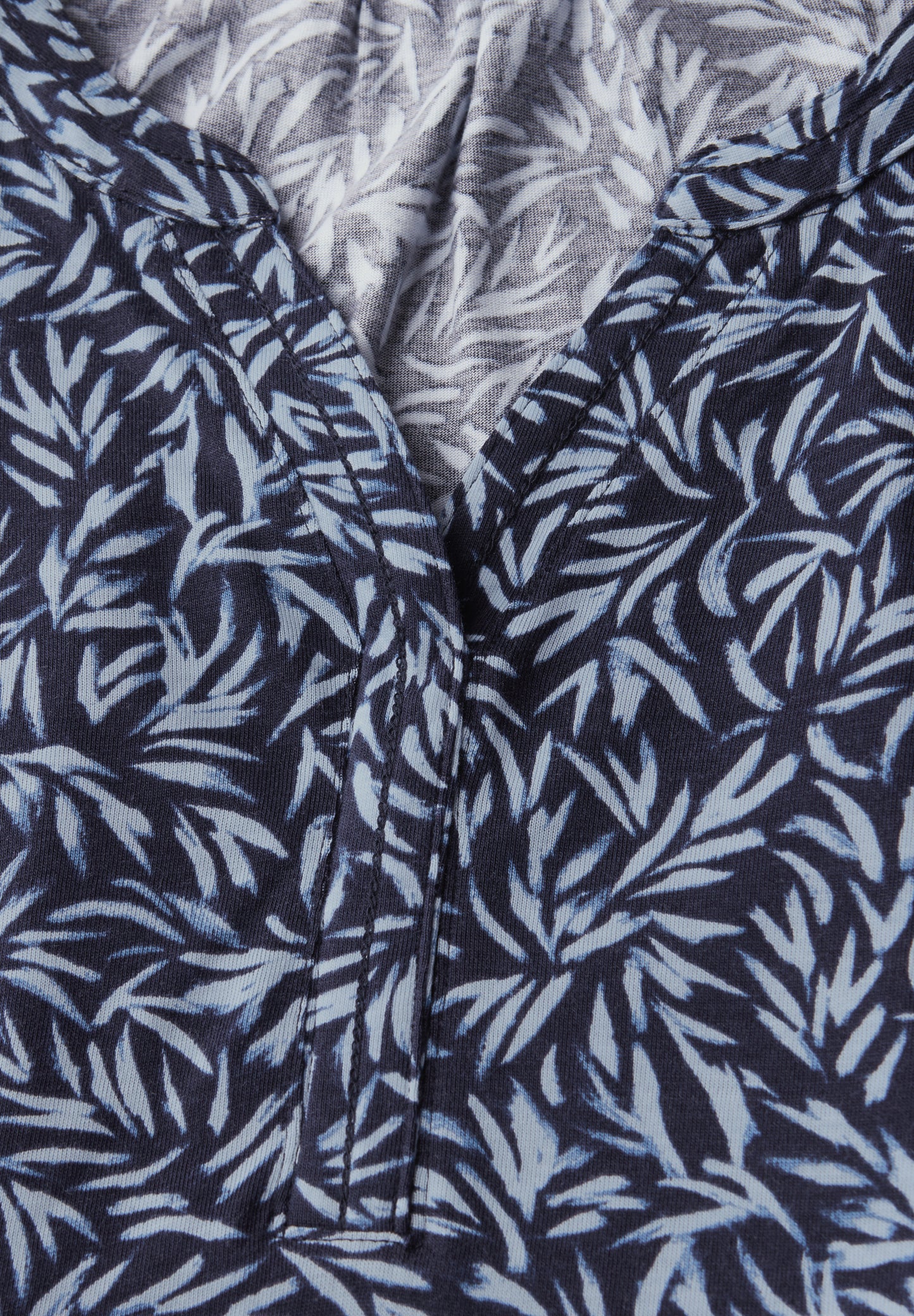 Shirt mit Minimal Print