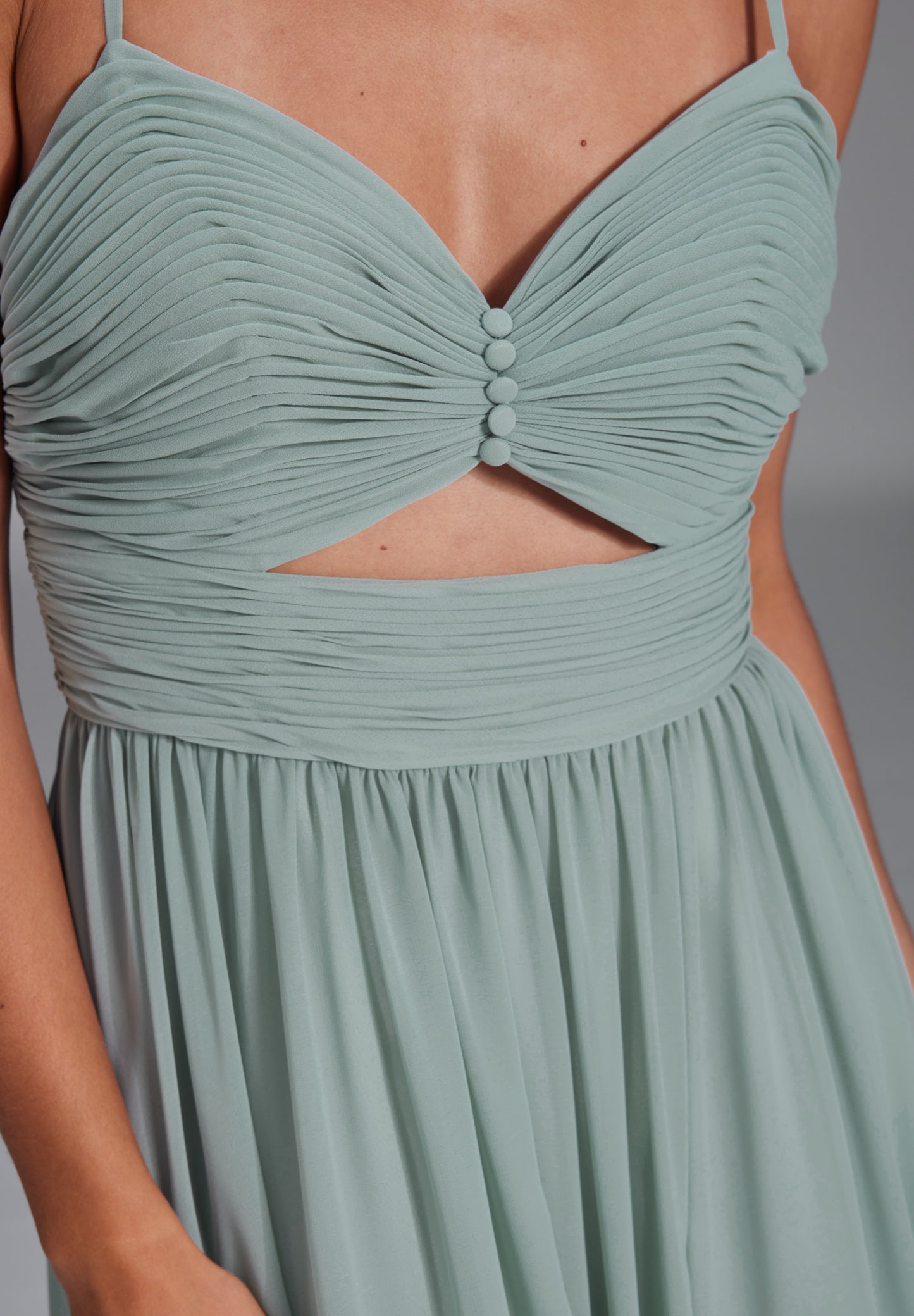 Chiffonkleid mit Cut-Out Detail und feiner Raffung