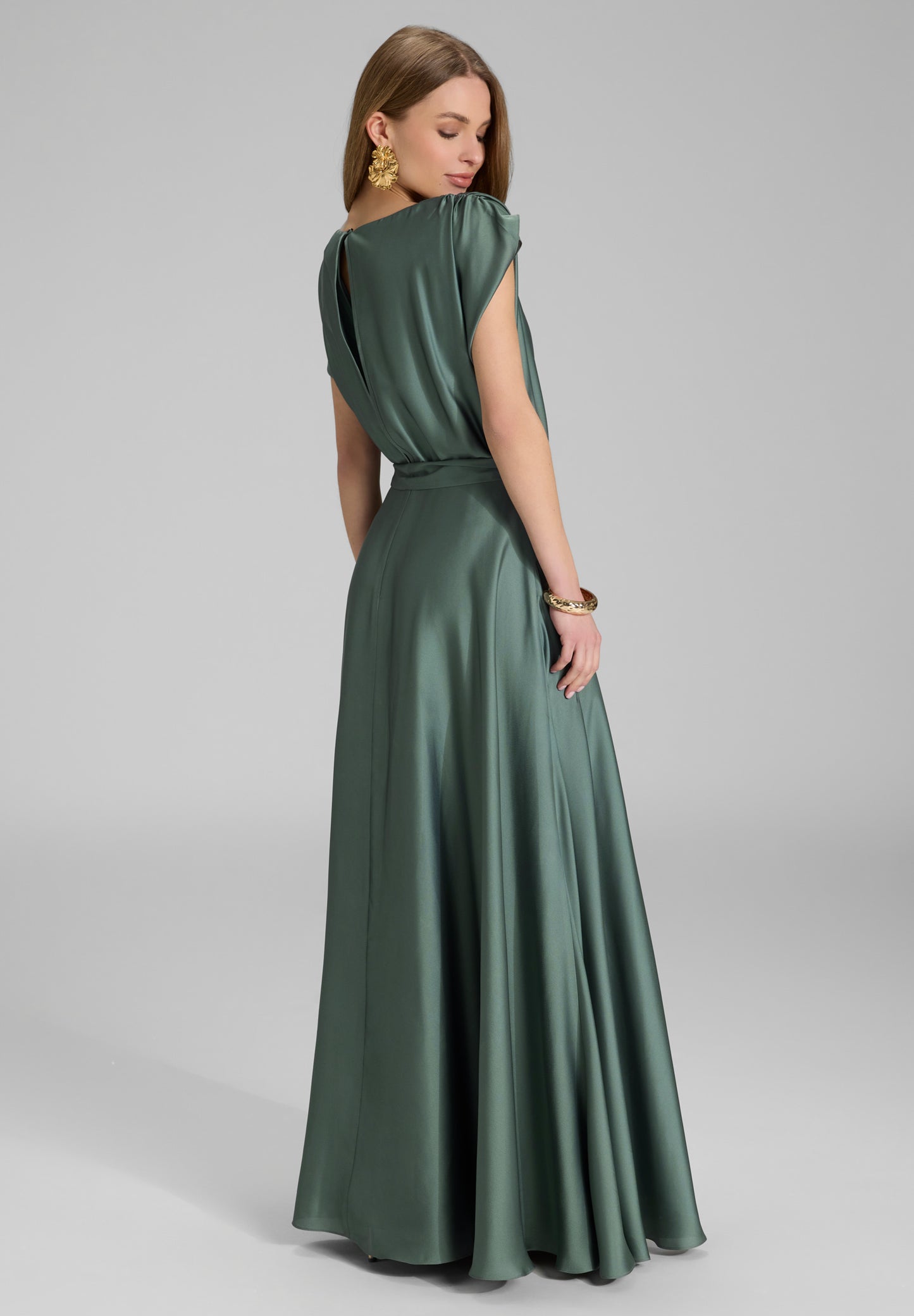 Abendkleid aus nachhaltigem Satin mit blusigem Oberteil und Bindeband