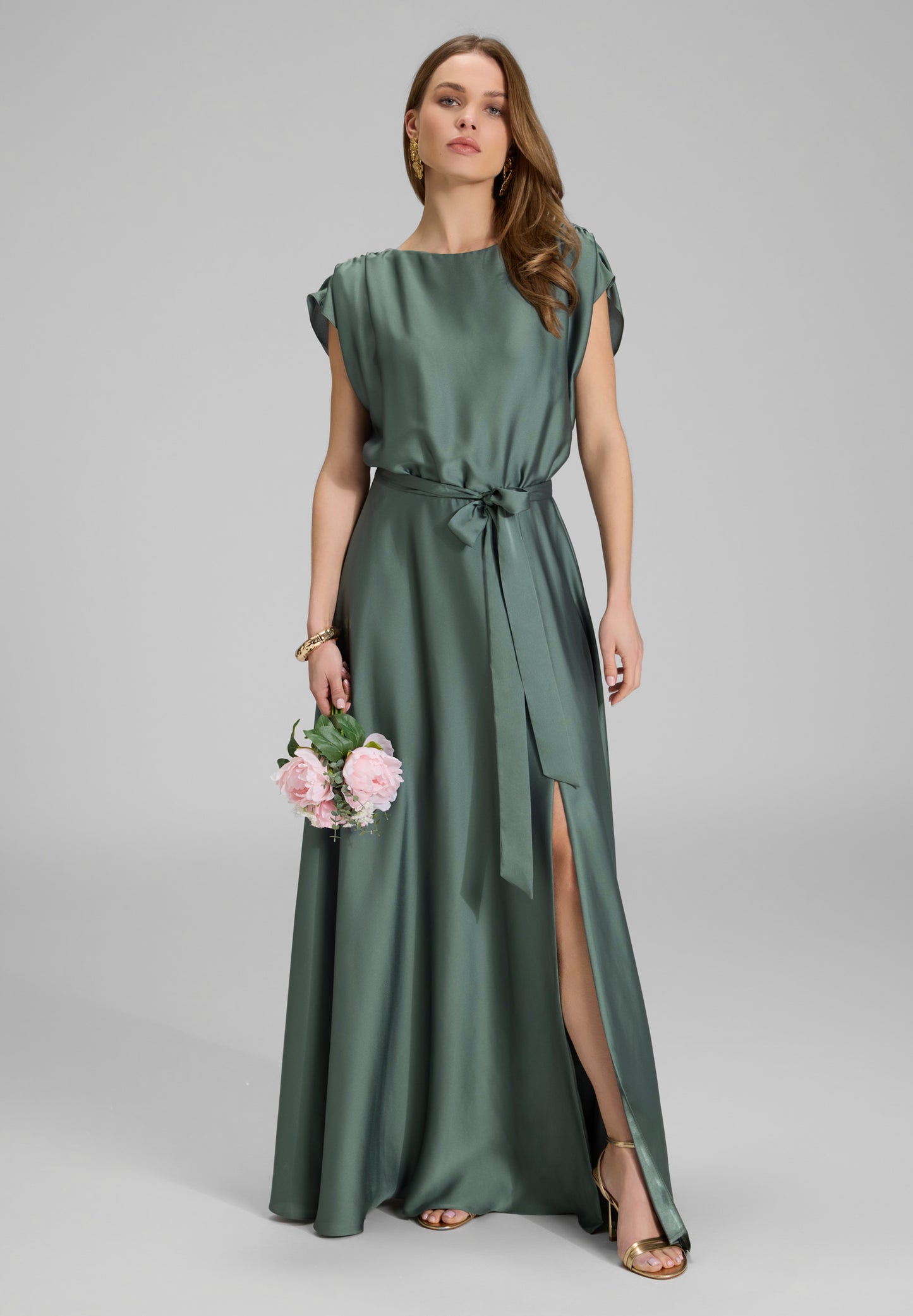 Abendkleid aus nachhaltigem Satin mit blusigem Oberteil und Bindeband