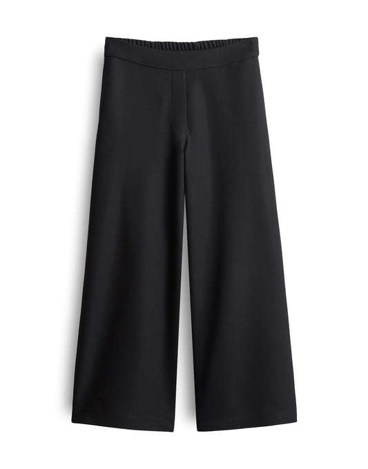 Cenya cropped wide