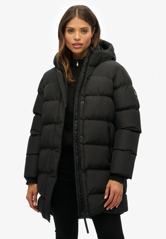 Sportliche, mittellange Steppjacke mit Kapuze