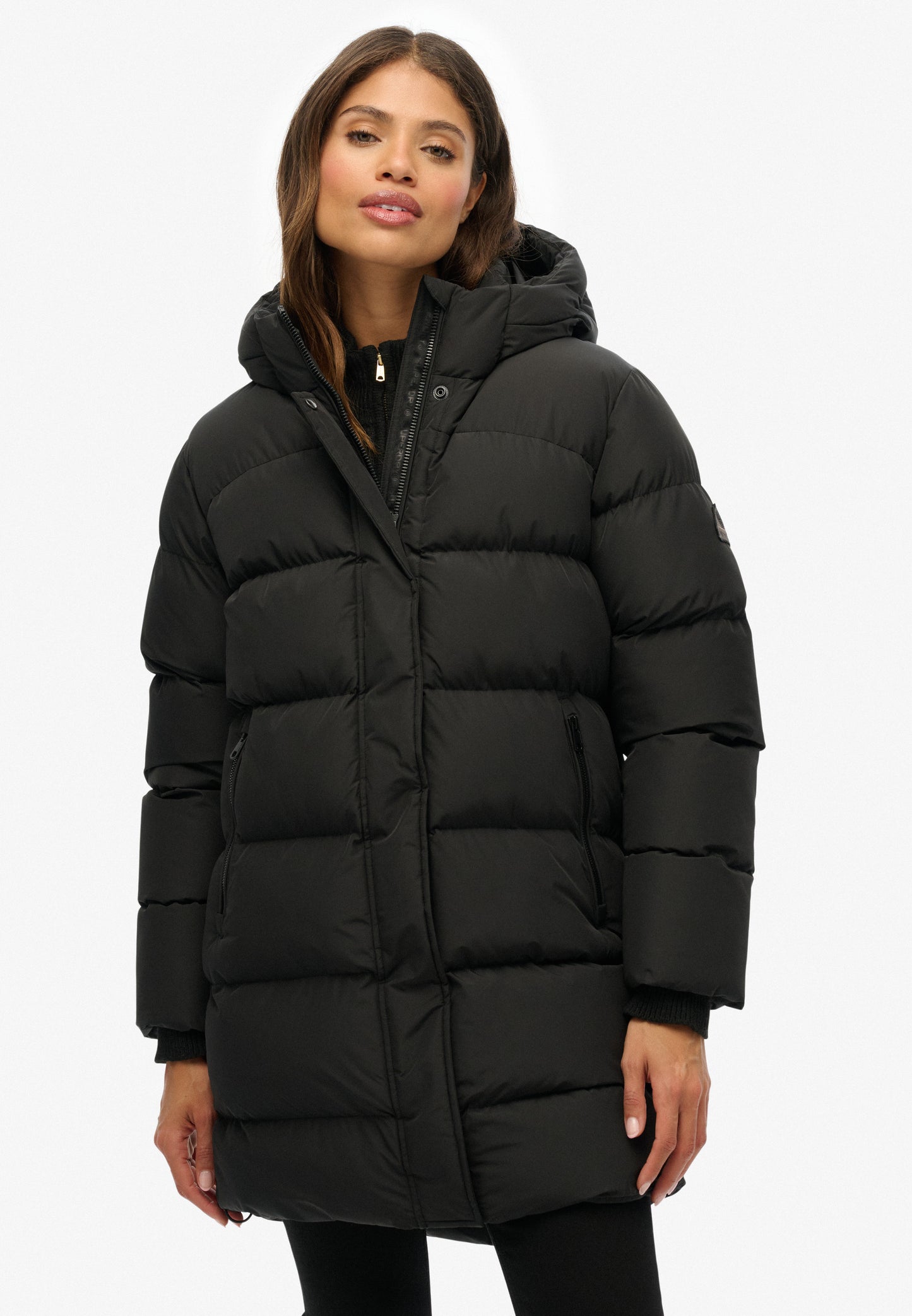 Sportliche, mittellange Steppjacke mit Kapuze