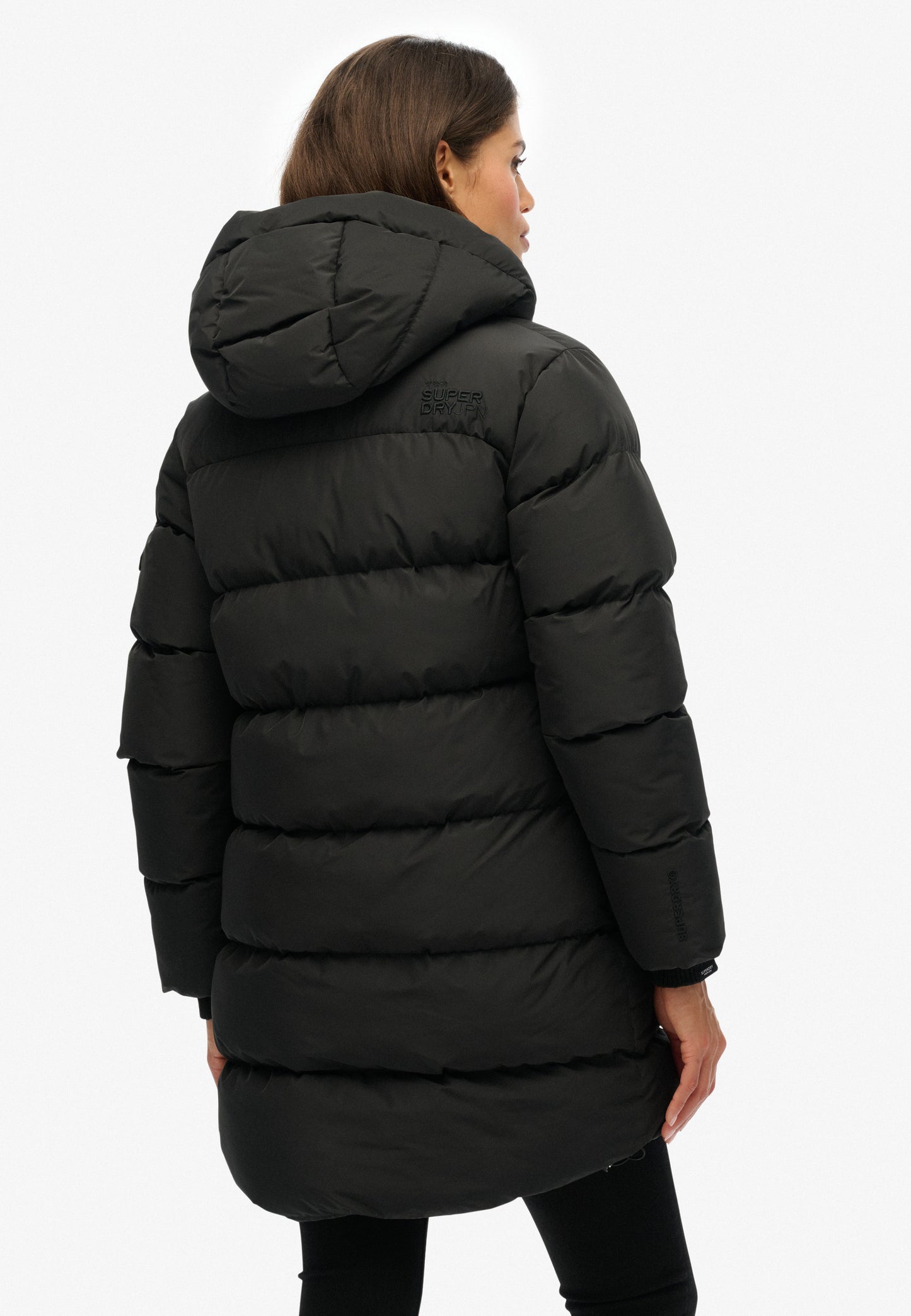 Sportliche, mittellange Steppjacke mit Kapuze