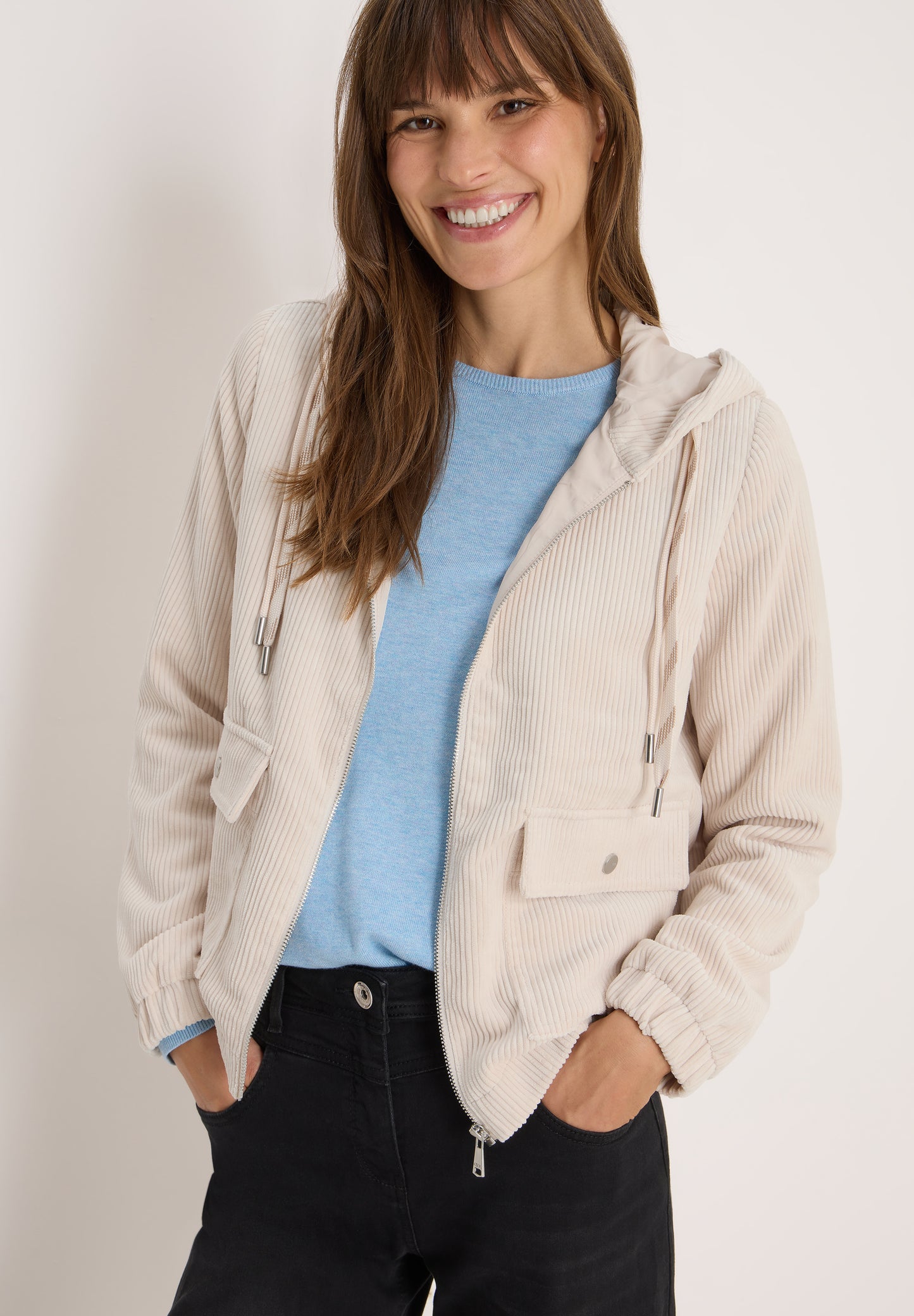 Cordjacke mit Kapuze