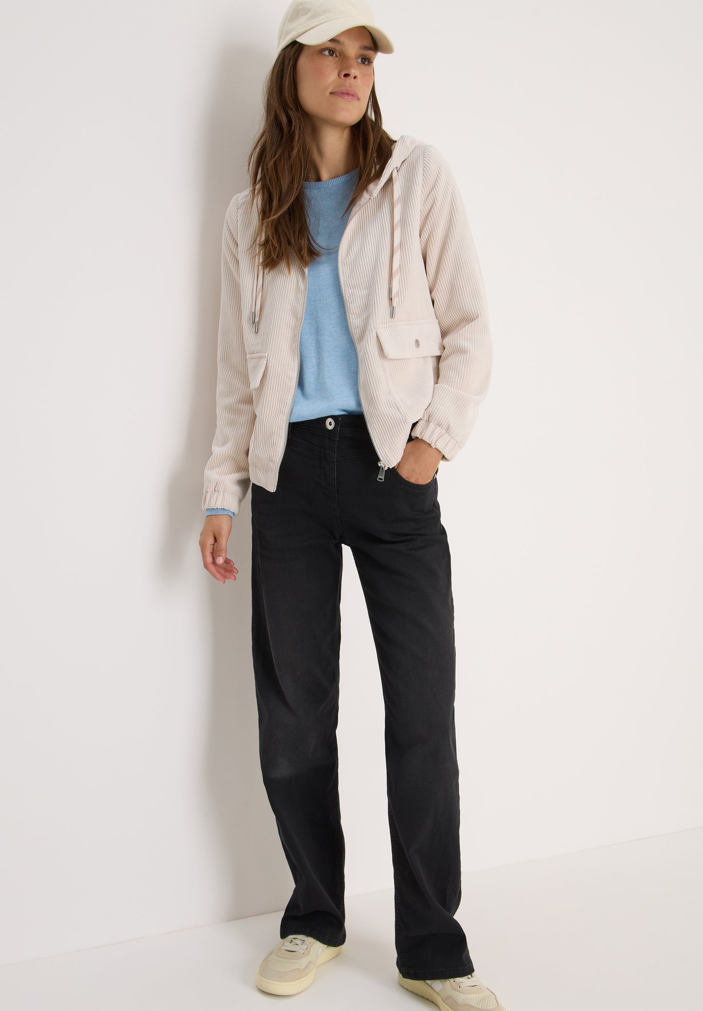 Cordjacke mit Kapuze