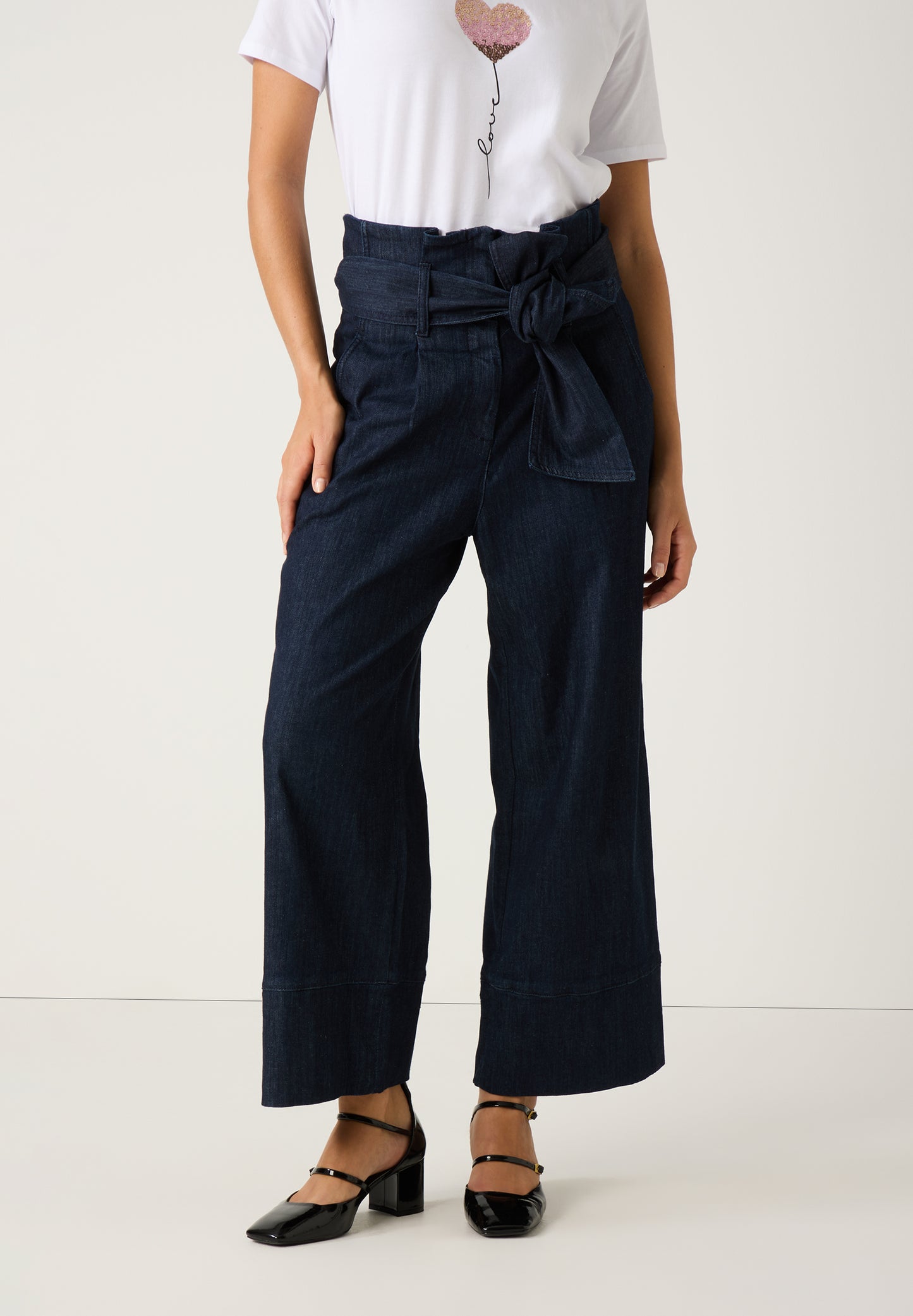 Jeans mit Gürtel