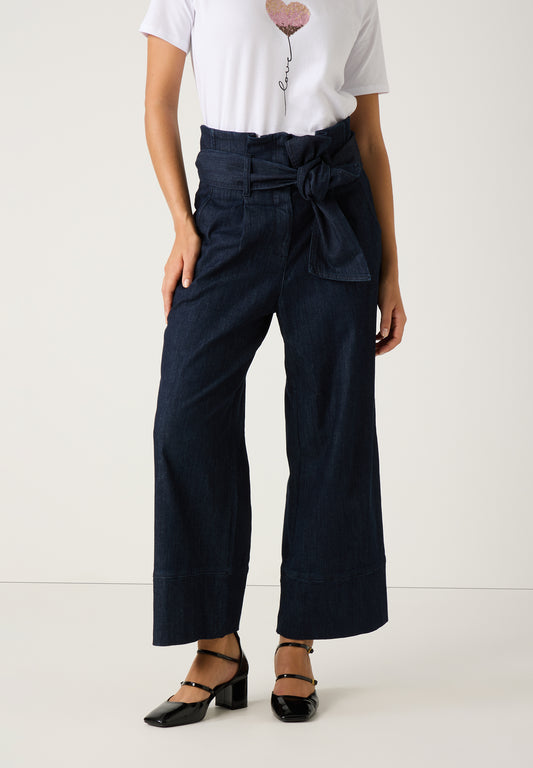 Jeans mit Gürtel