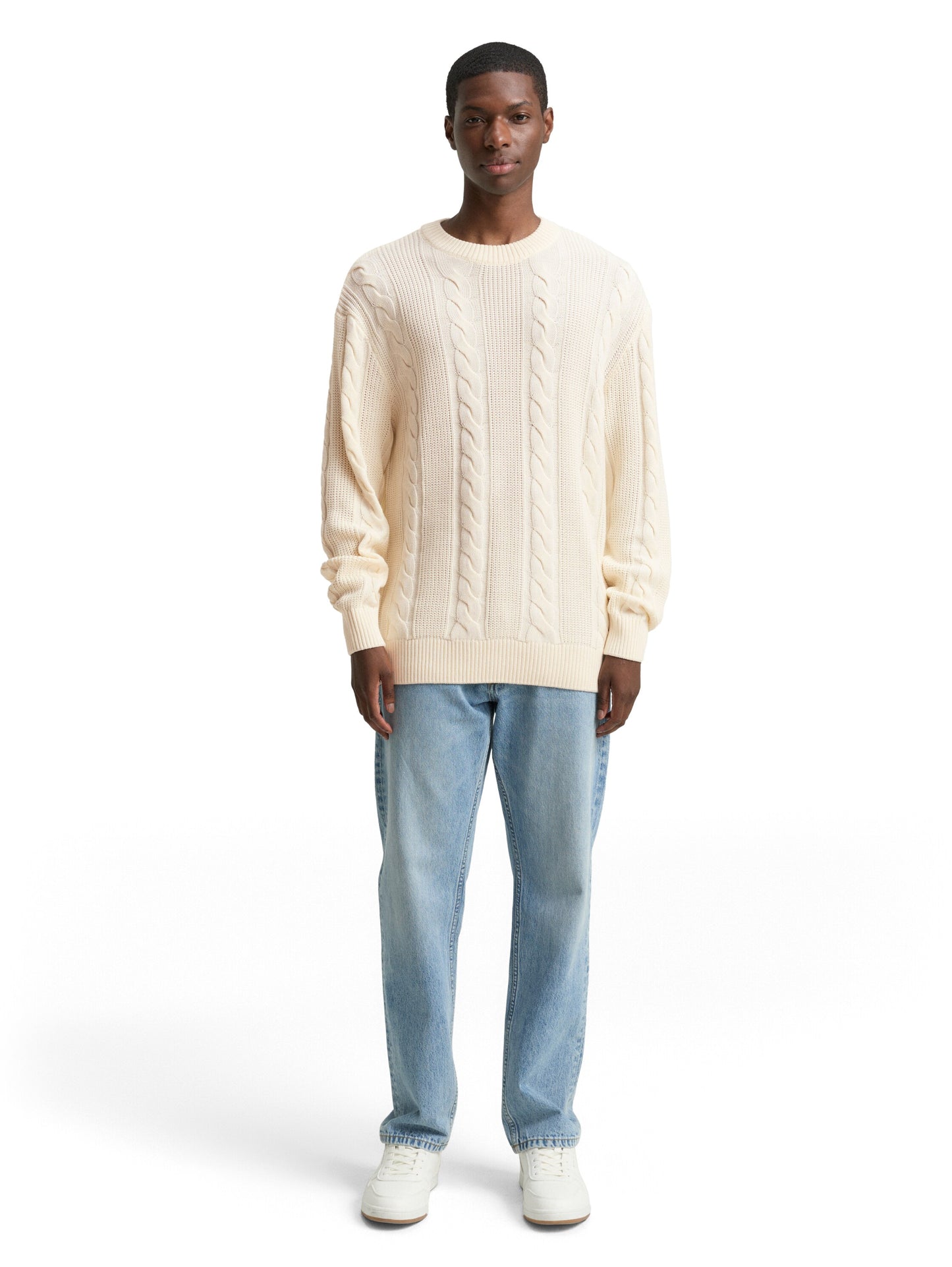 Strickpullover mit Zopf-Muster