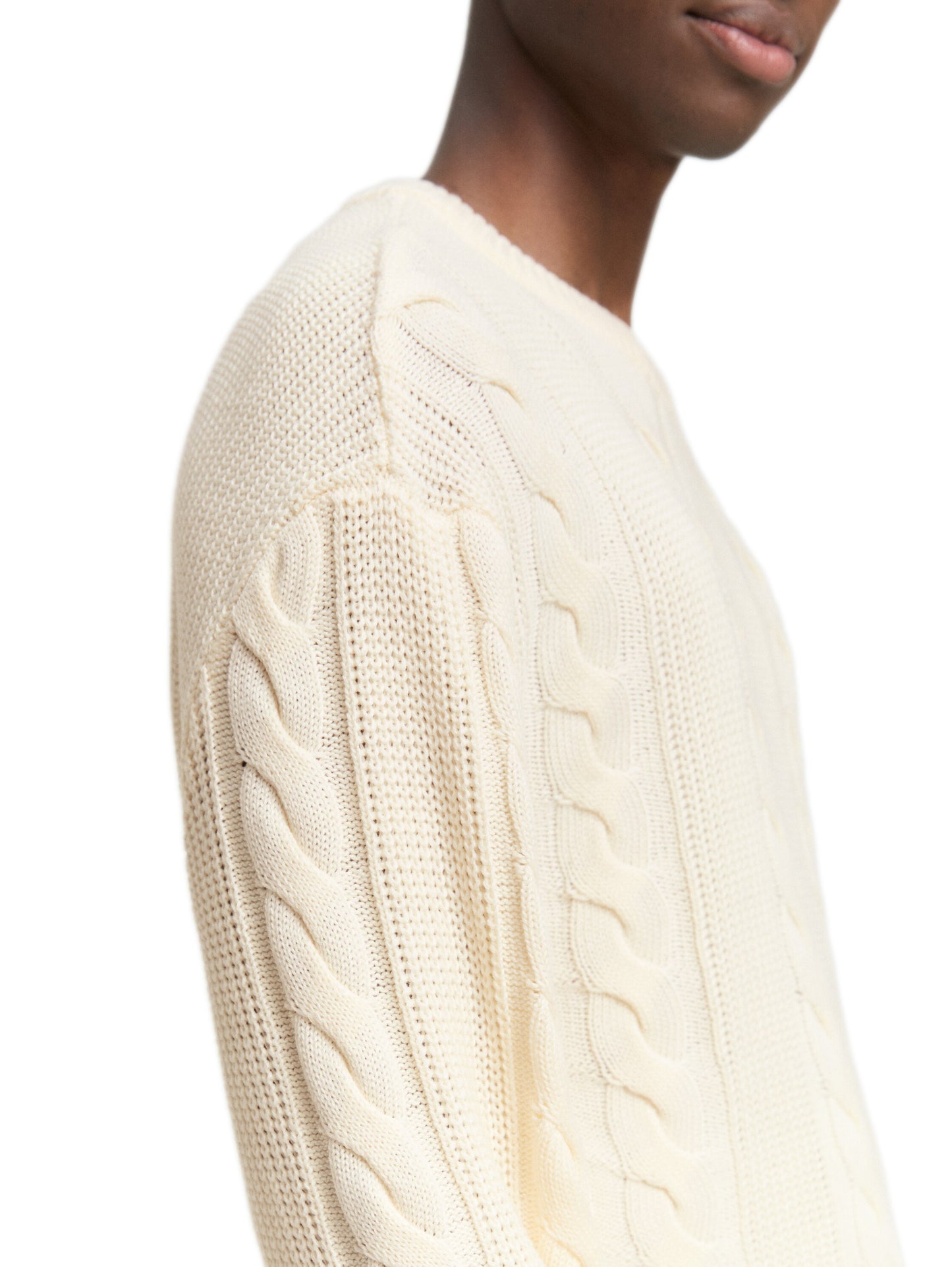 Strickpullover mit Zopf-Muster