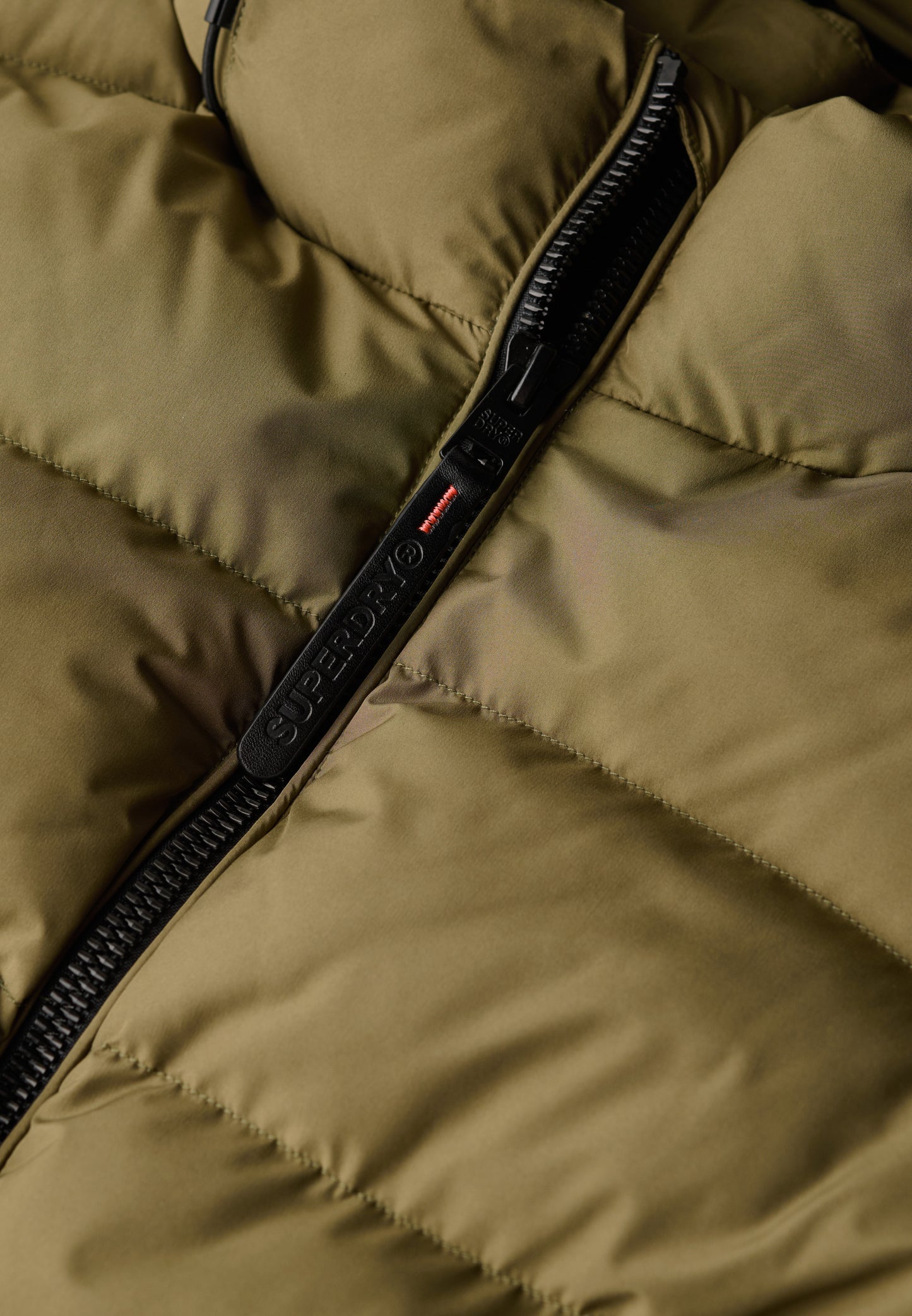 Sportliche Kapuzen-Steppjacke