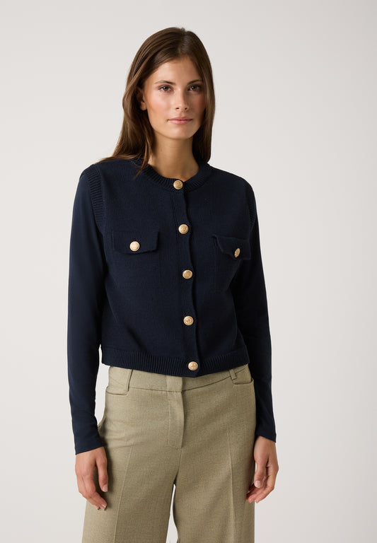 kurze Strickweste mit Goldknöpfen