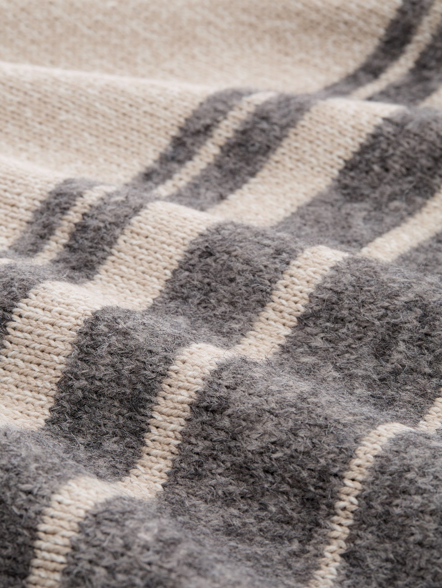 Relaxed Fit Rollkragenpullover mit Streifen