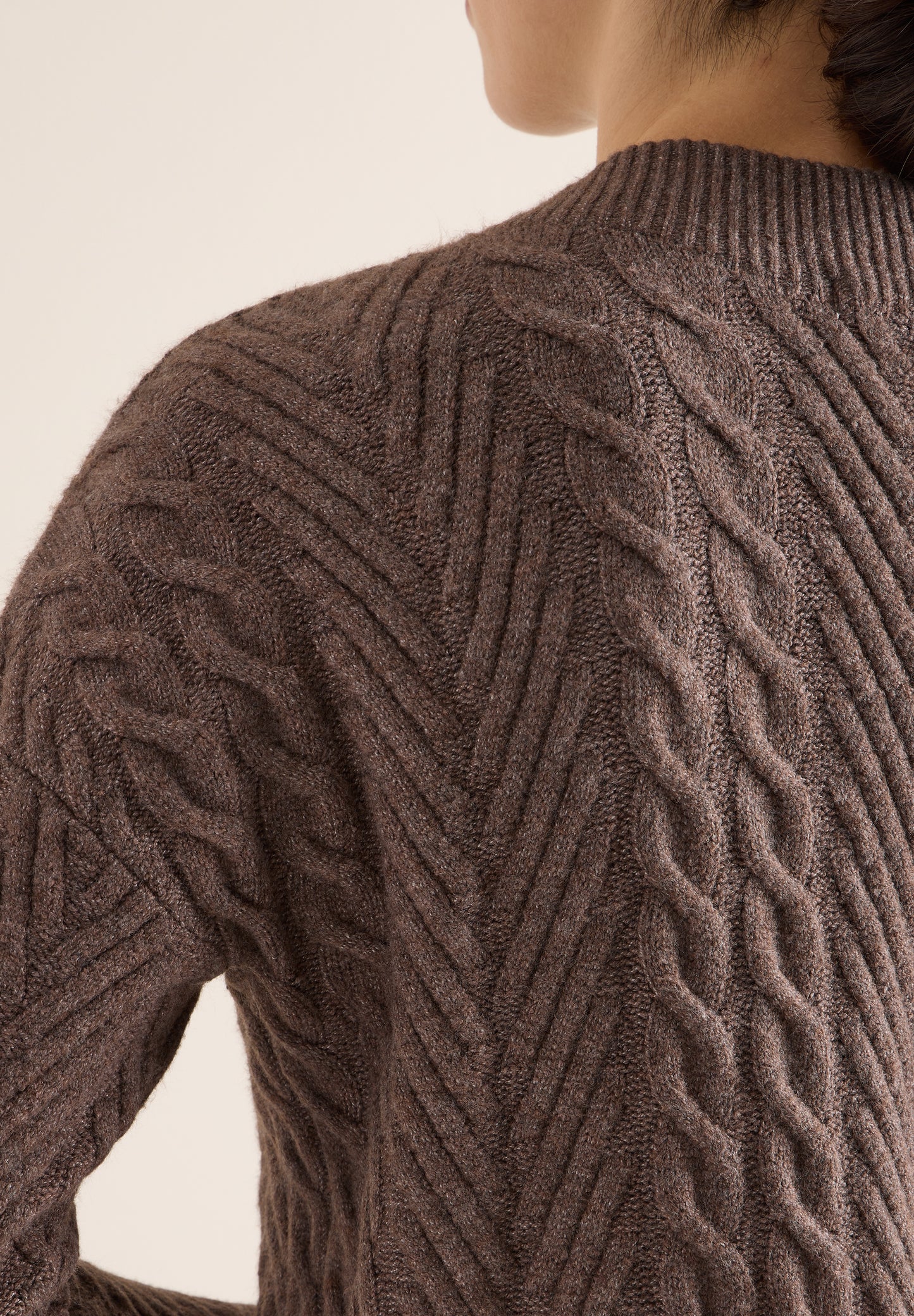 Pullover mit Zopfmuster