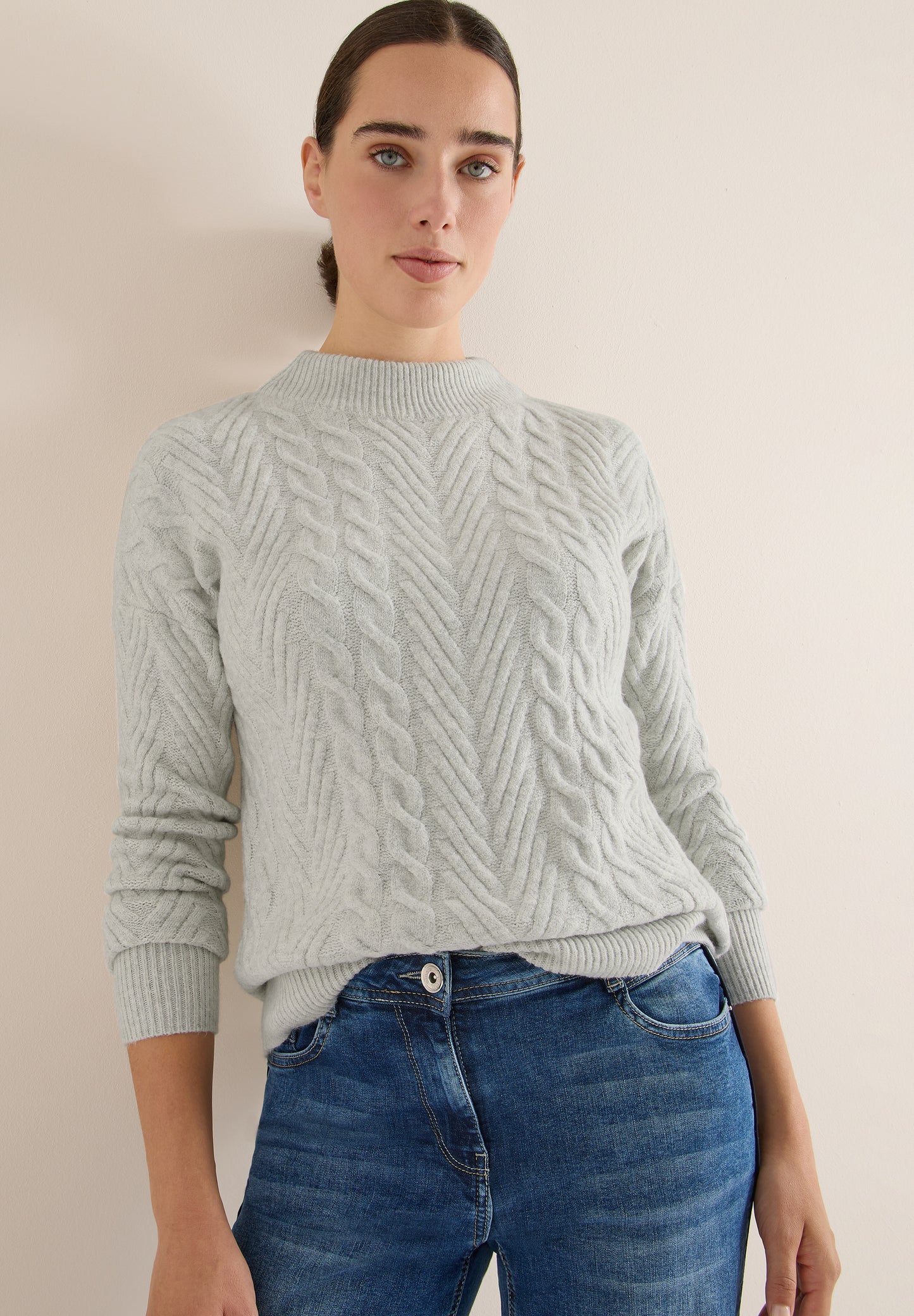 Pullover mit Zopfmuster