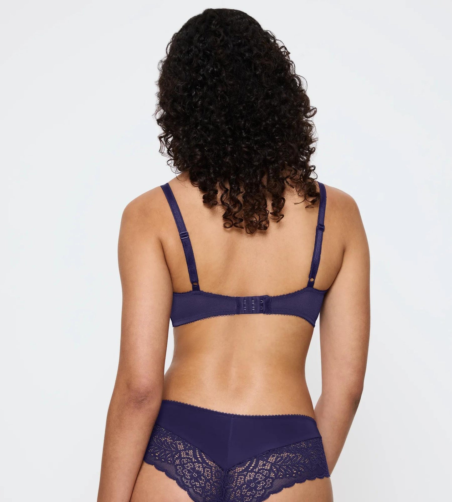 Amourette Spotlight WHP X