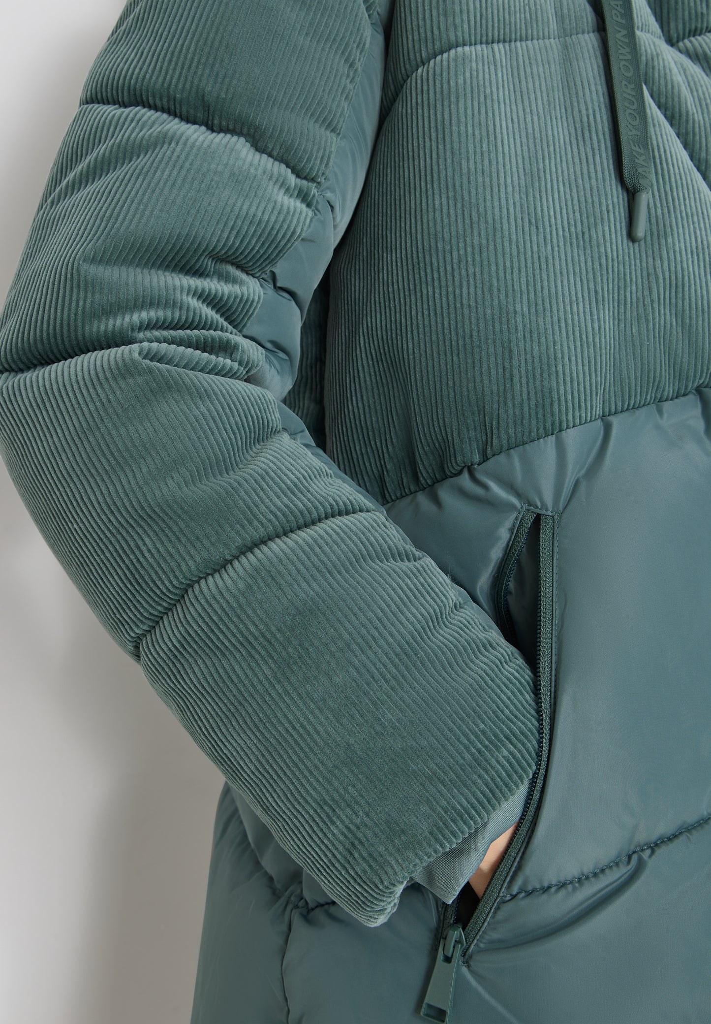 Puffer Mantel mit Cordmix