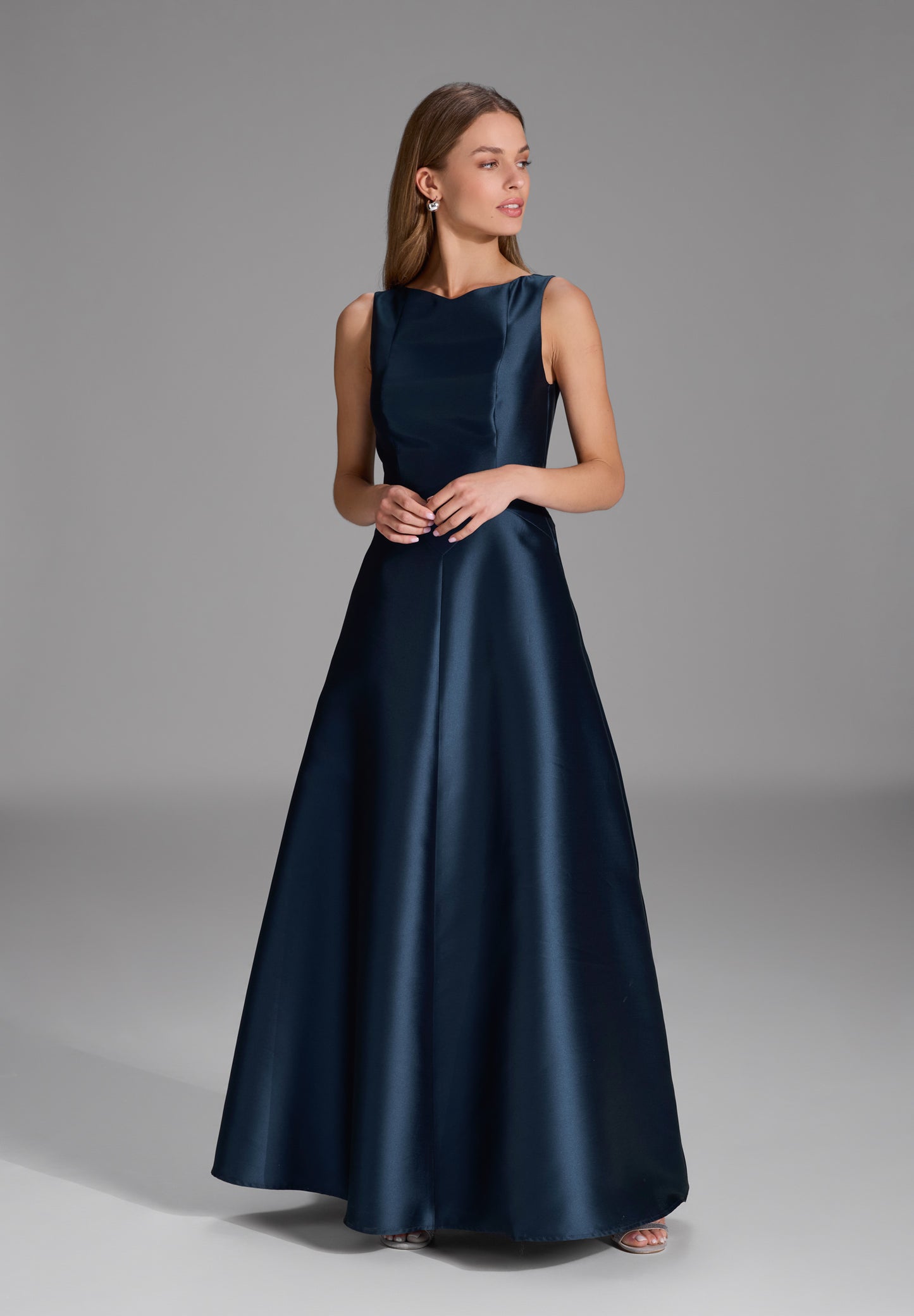 Robenartiges Abendkleid mit Eingrifftaschen