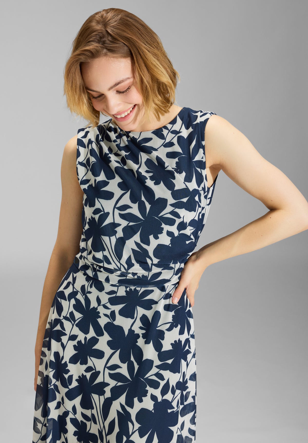 Midi Kleid aus weichem Mesh