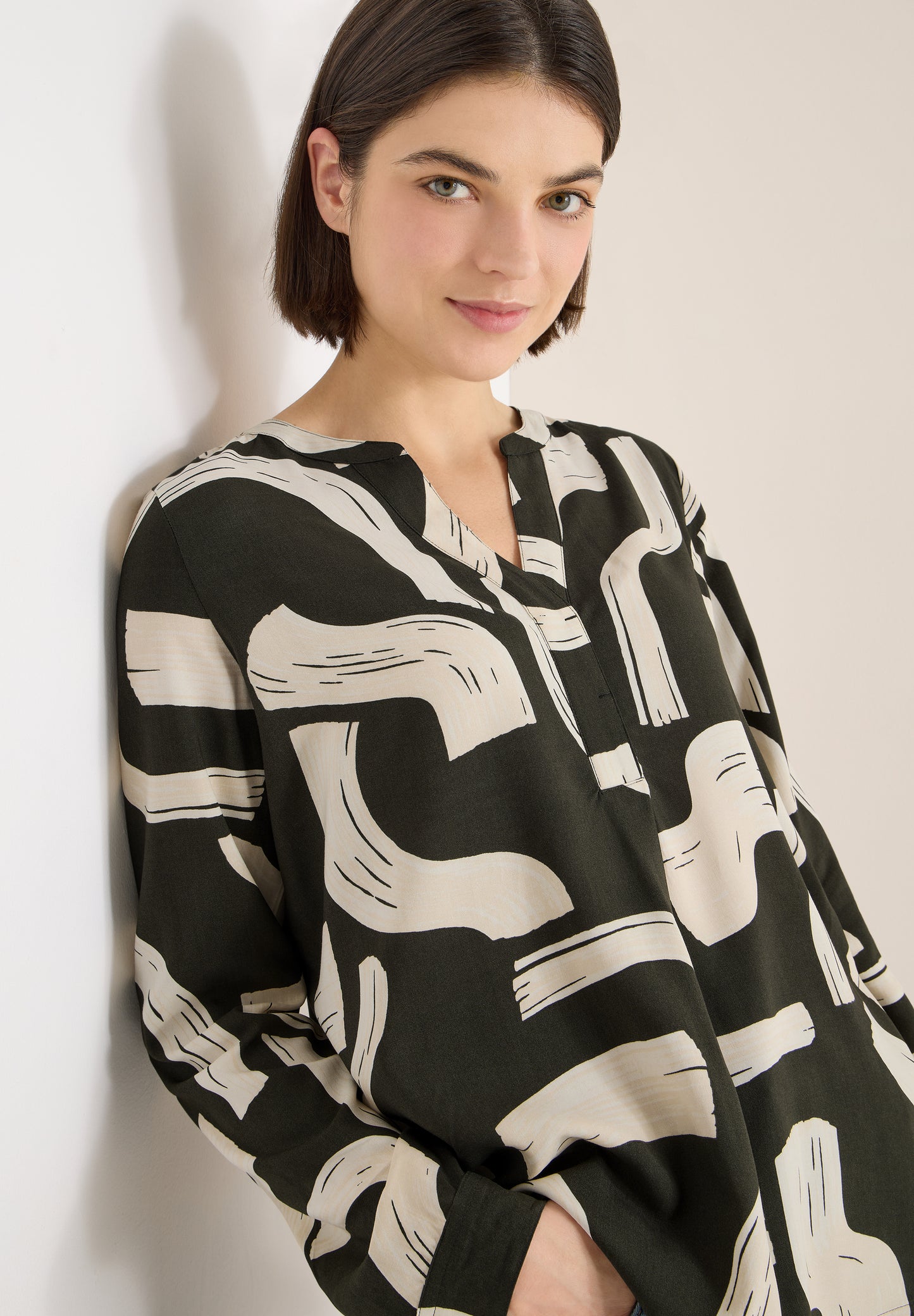 Gemusterte Split Neck Bluse