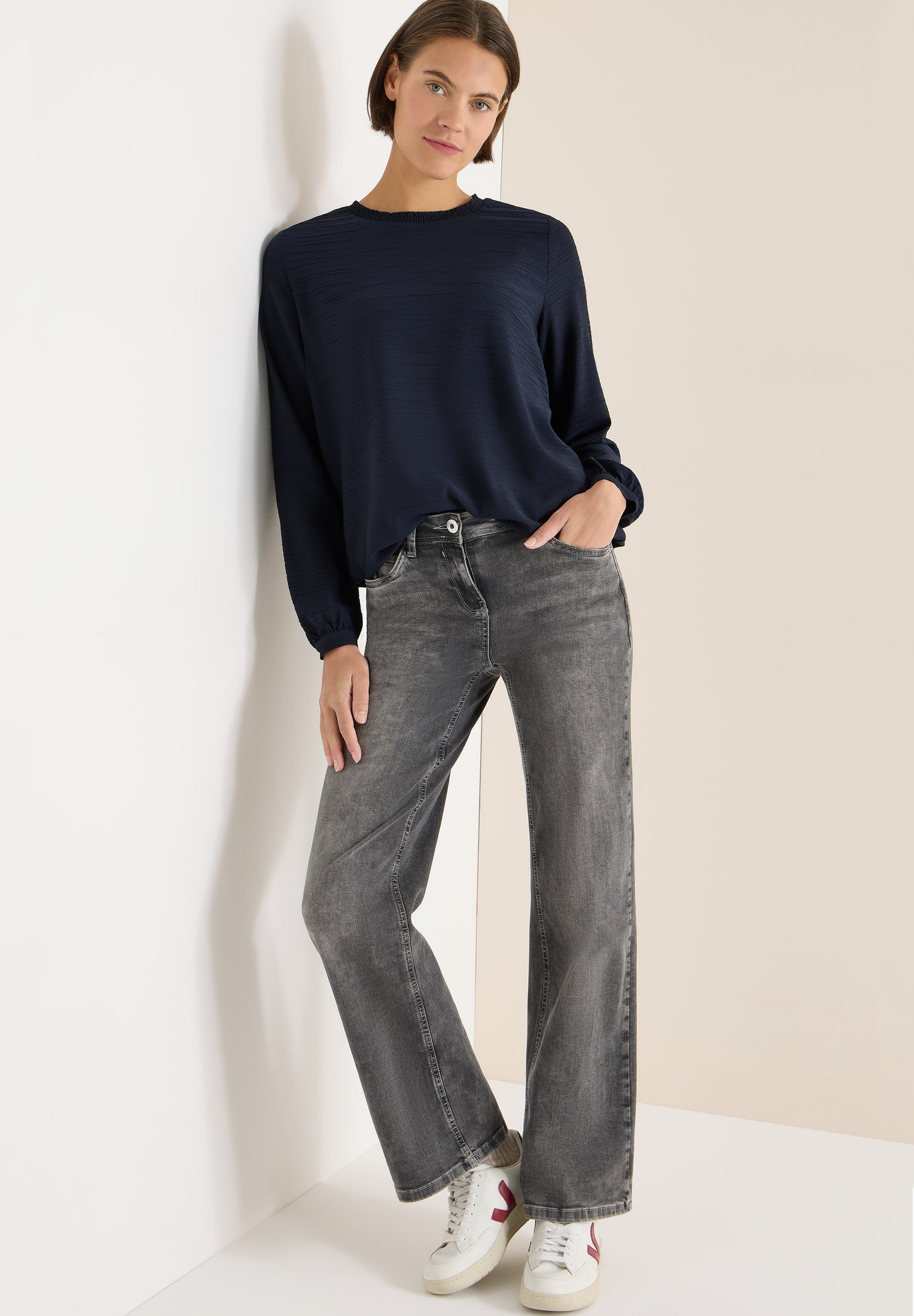 Bluse mit Smock-Ausschnitt