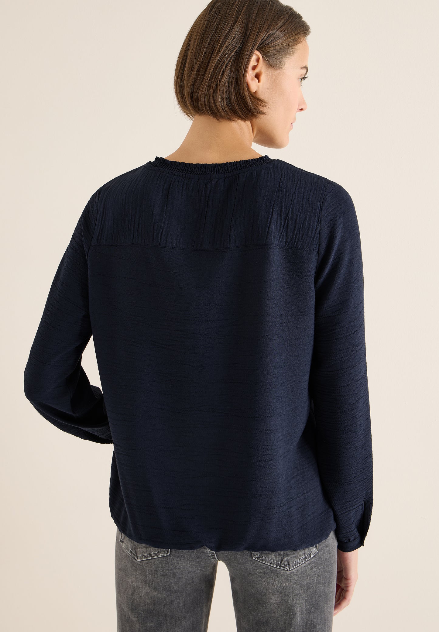Bluse mit Smock-Ausschnitt