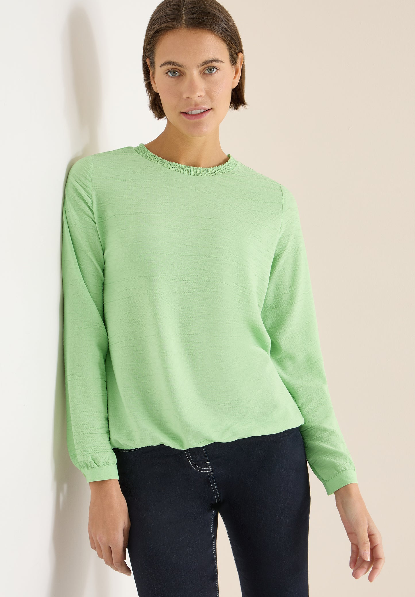 Bluse mit Smock-Ausschnitt