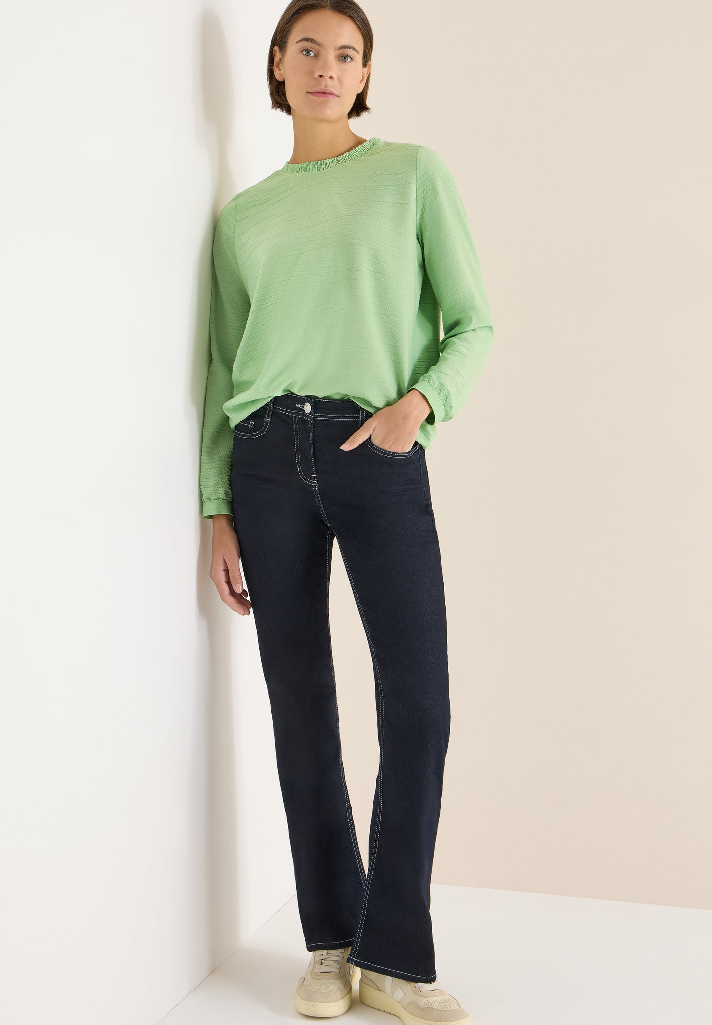 Bluse mit Smock-Ausschnitt