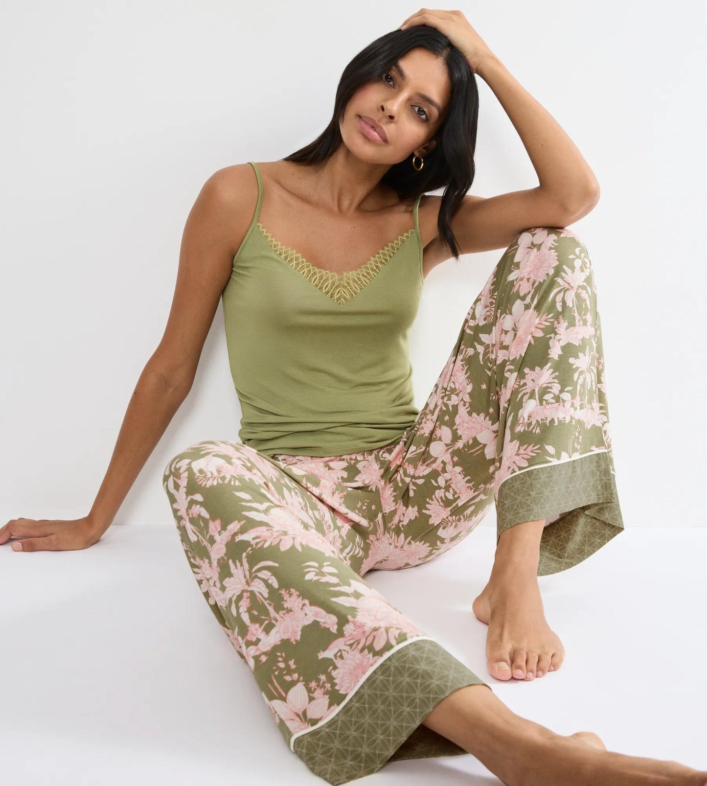 Aura Spotlight Trousers 01