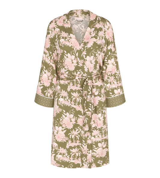 Aura Spotlight Robe 01