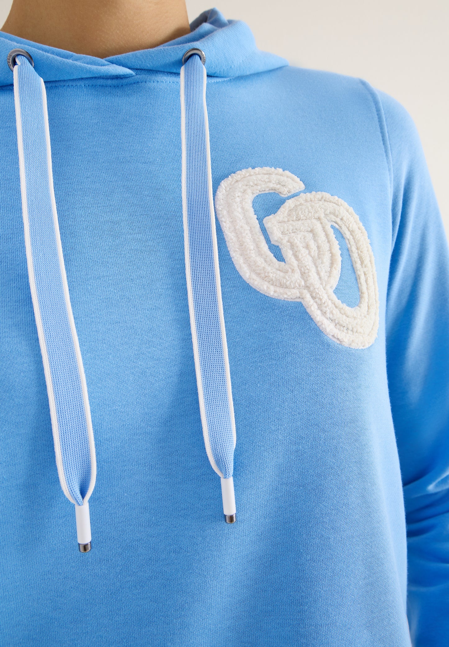 Hoodie mit Stickerei