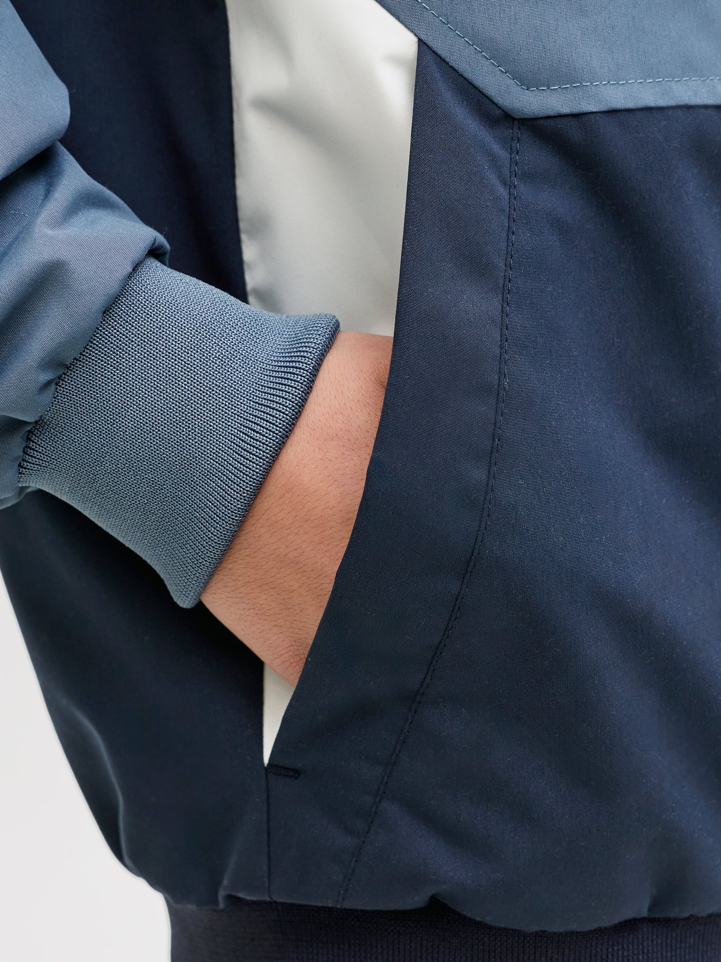 JJERUSH BLOCKING HOOD BOMBER NOOS JNR