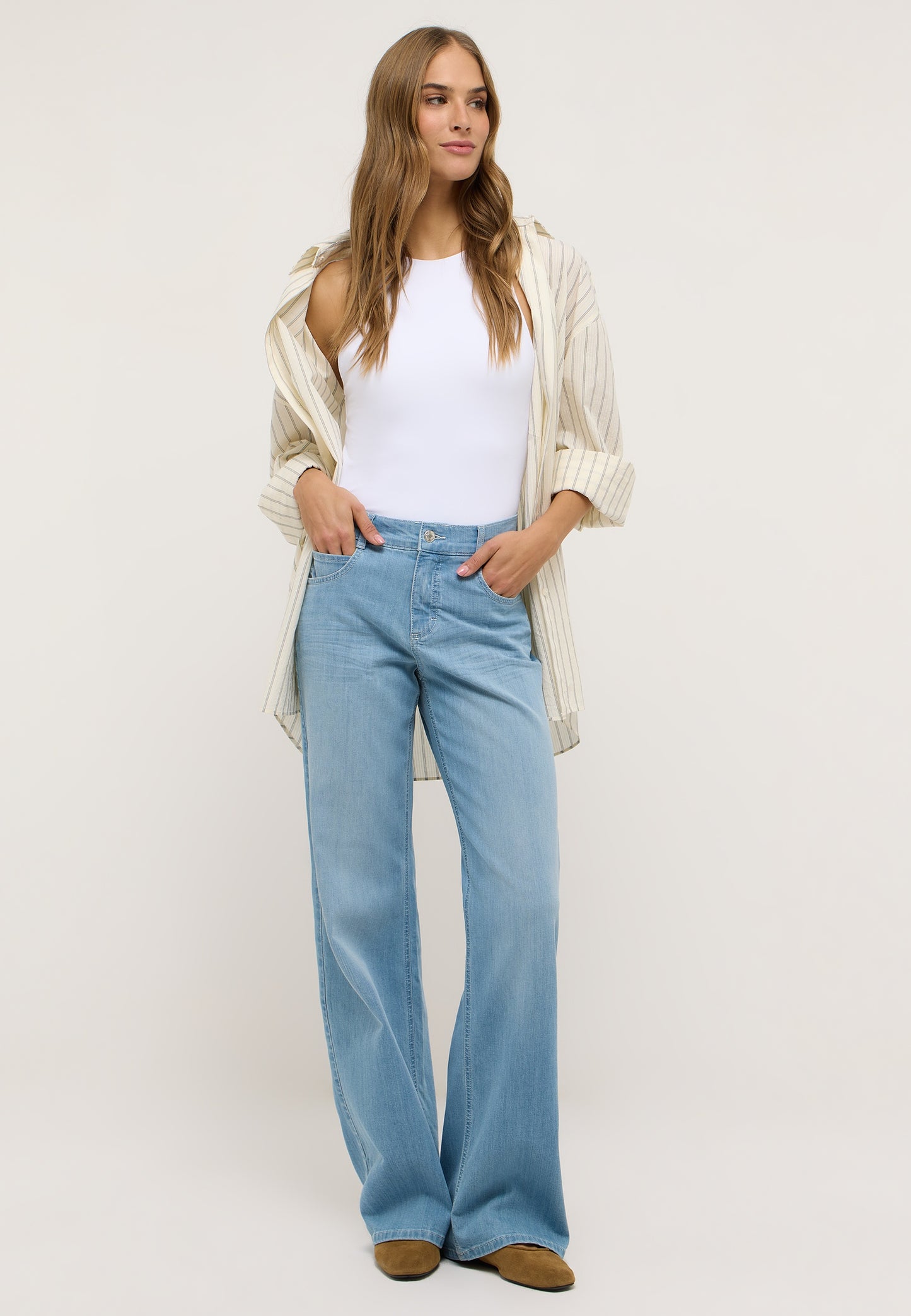 3602599-3558 LIZ LOVE