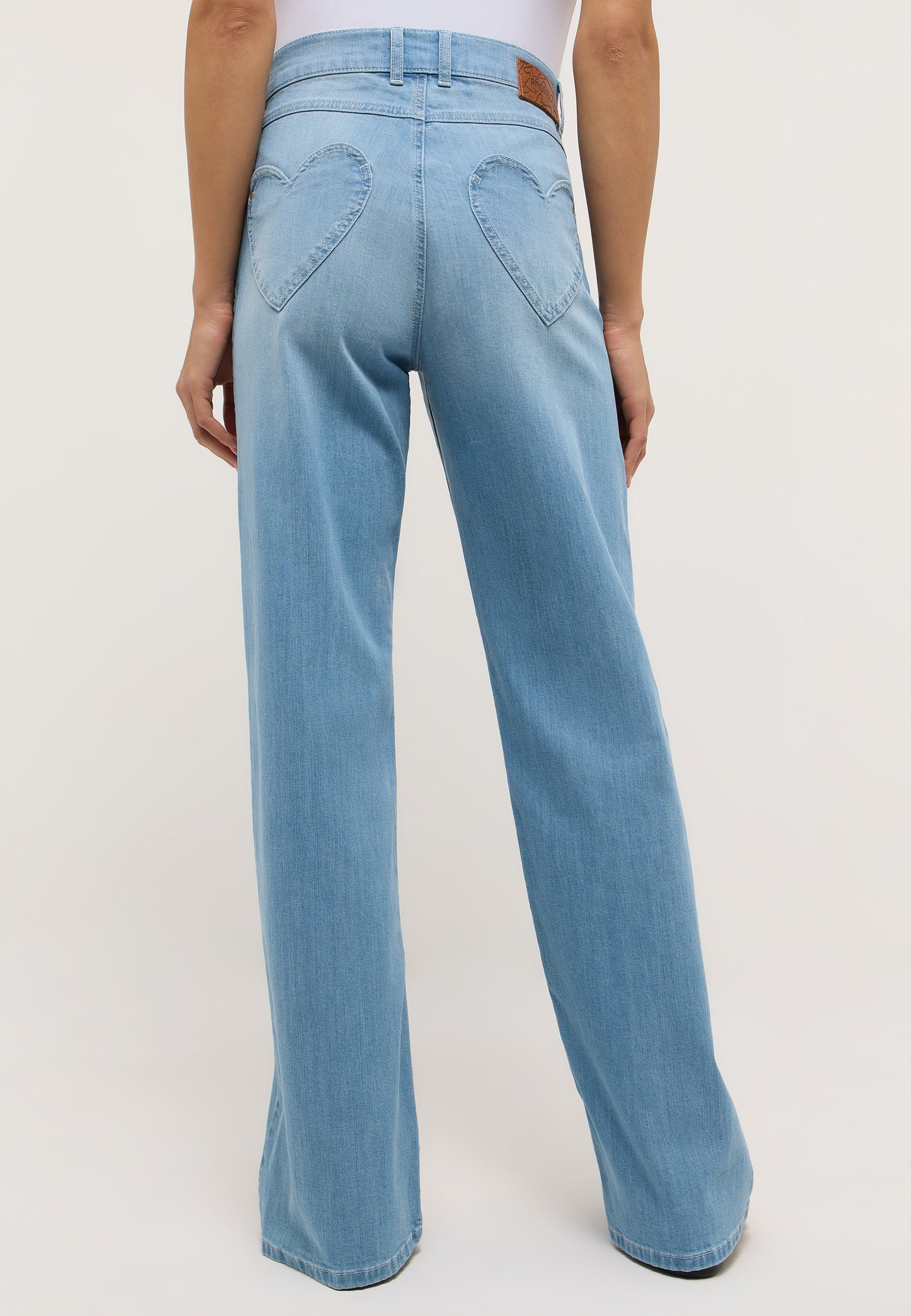 3602599-3558 LIZ LOVE