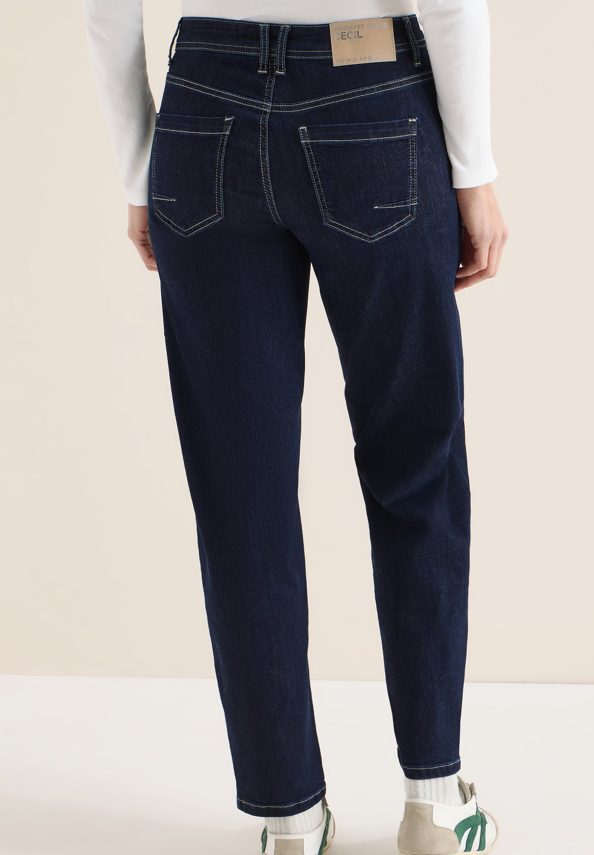 Barrel Leg Jeans