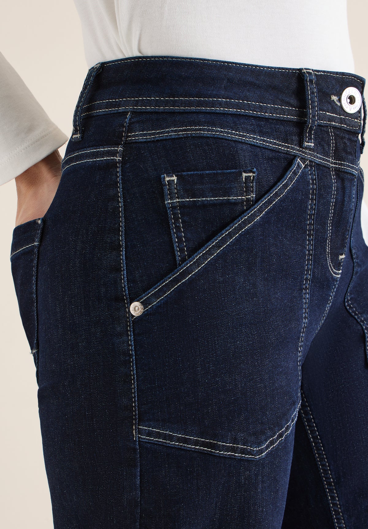 Barrel Leg Jeans