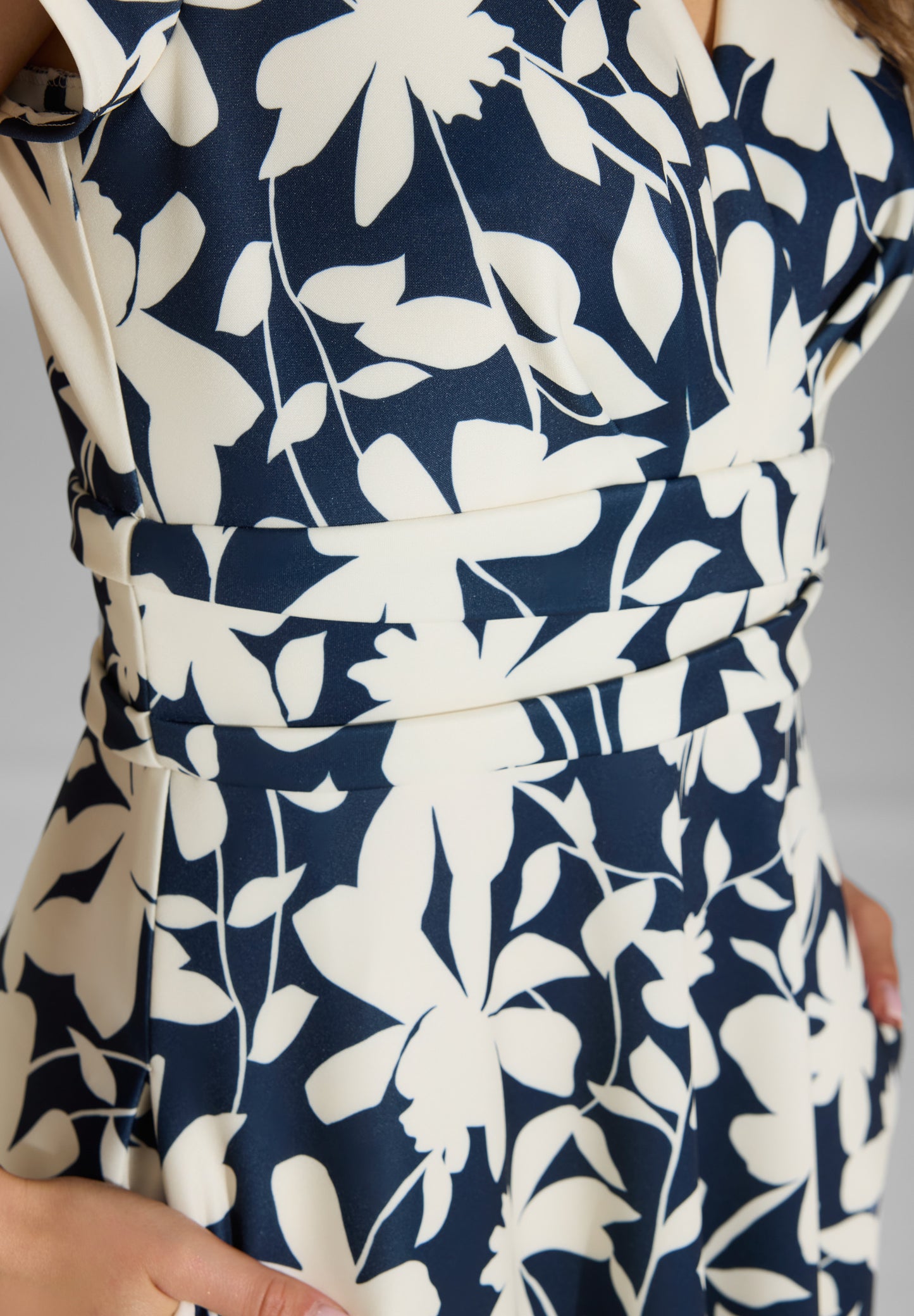 Midi Kleid aus bedrucktem Scuba