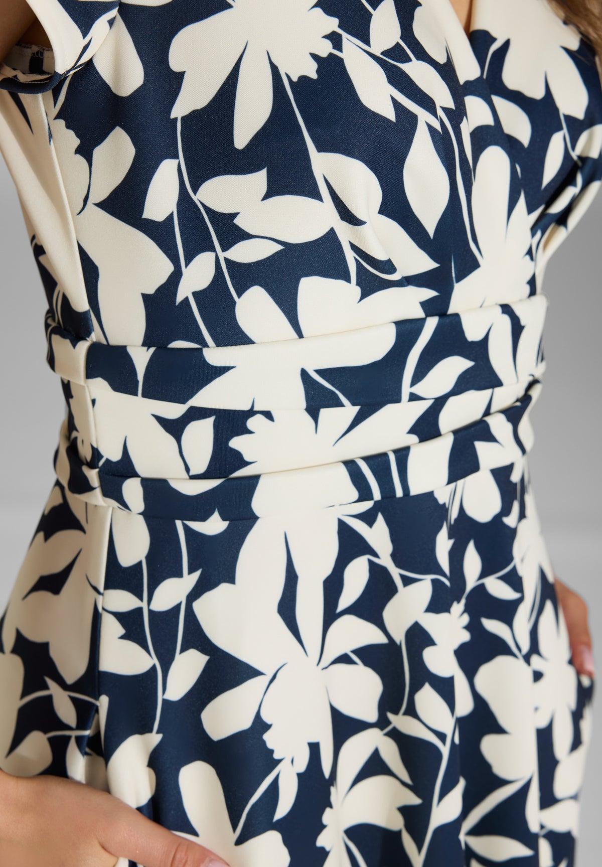 Midi Kleid aus bedrucktem Scuba
