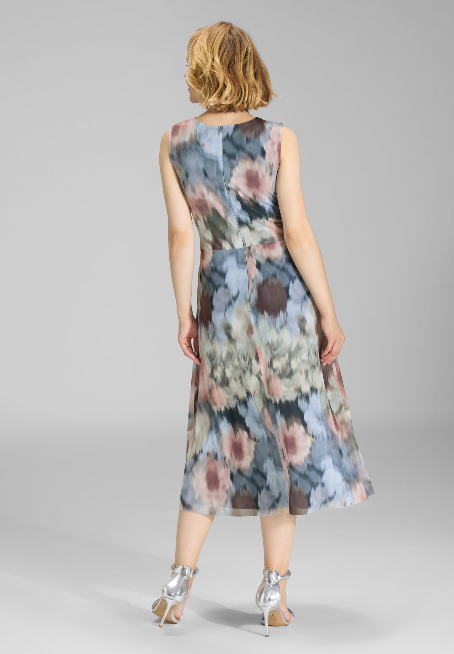 Midi Kleid aus Mesh mit Ikat Druck