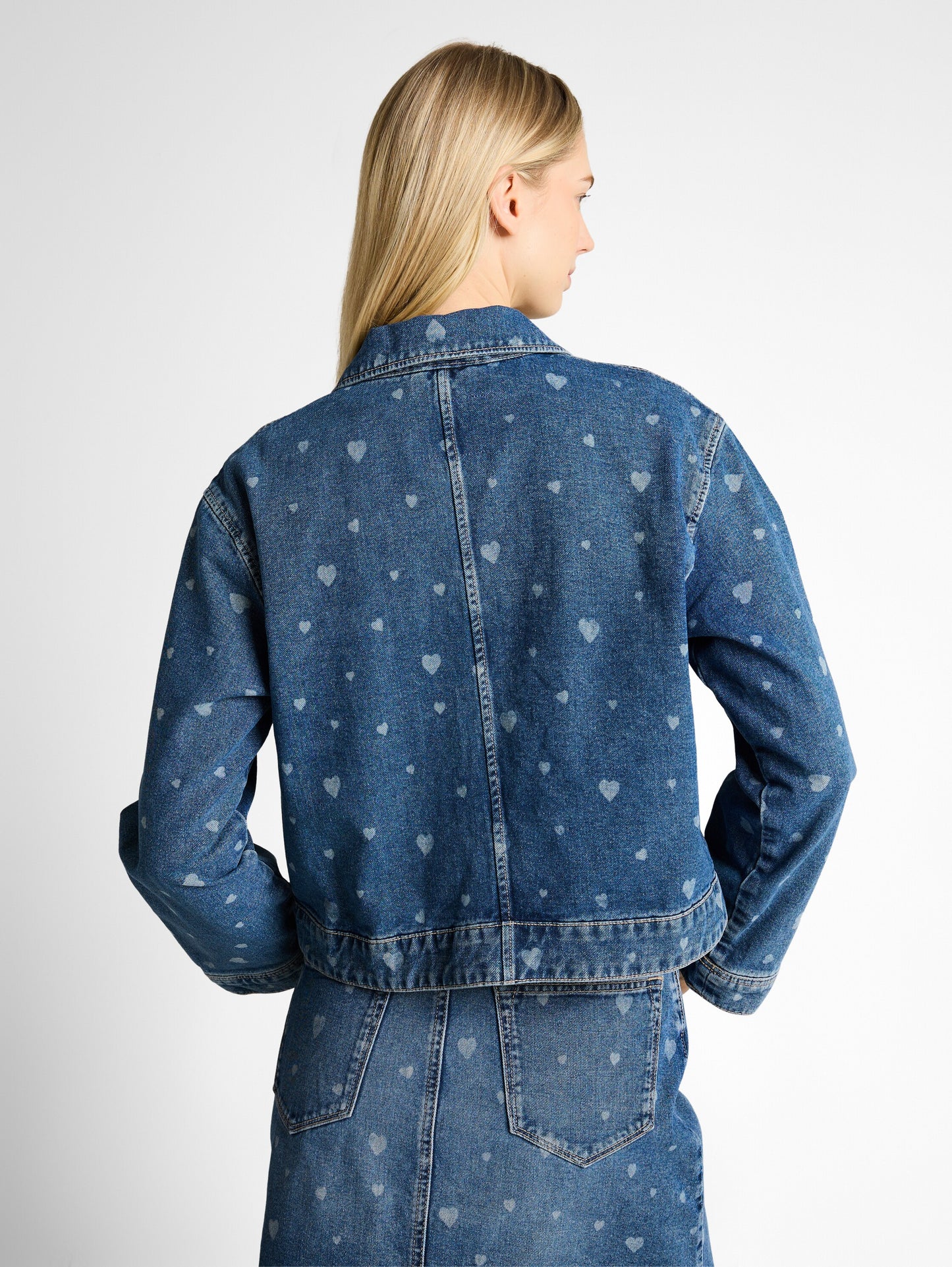 Jeansjacke mit aufgesetzten Taschen