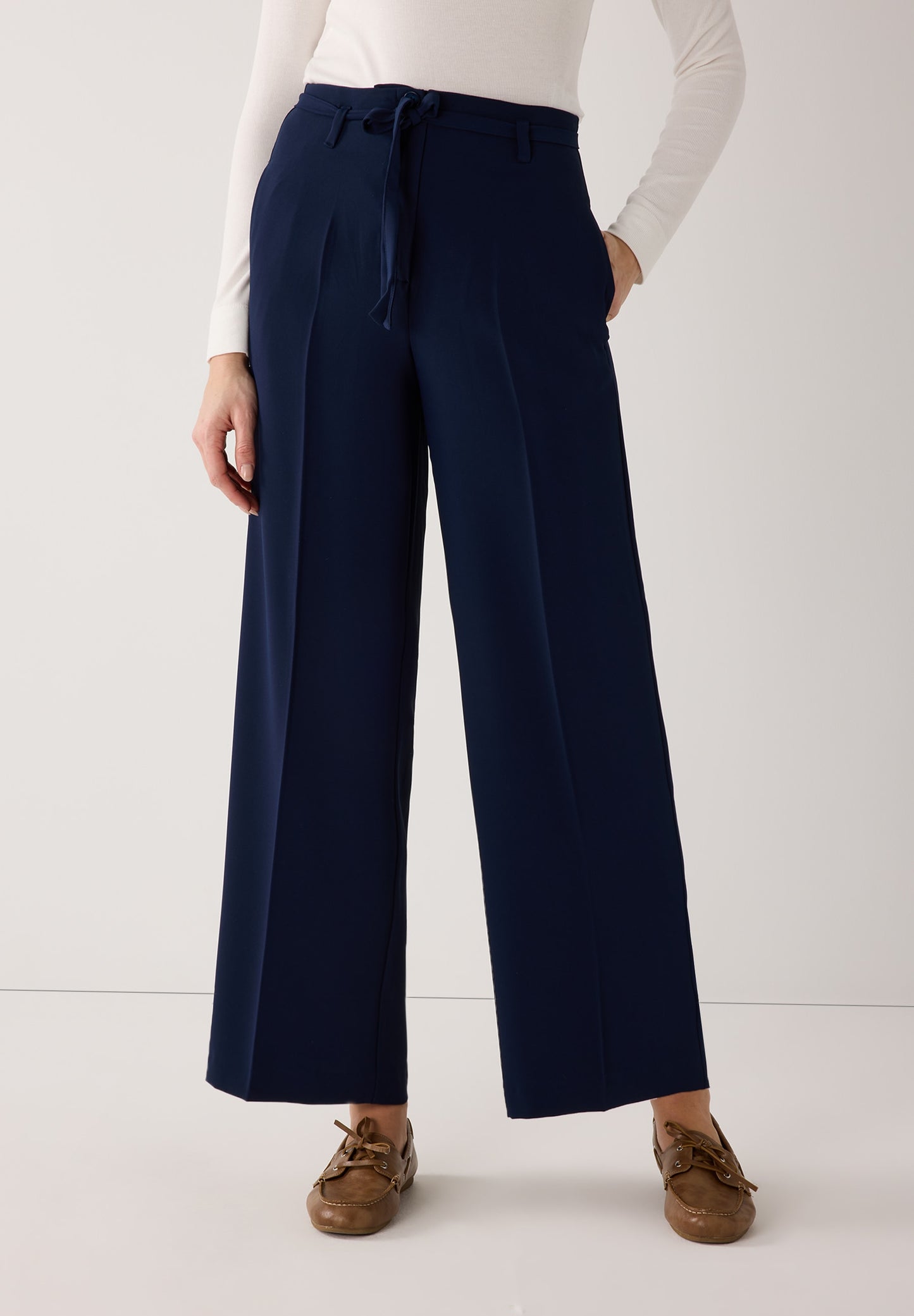 Weite fließende Hose