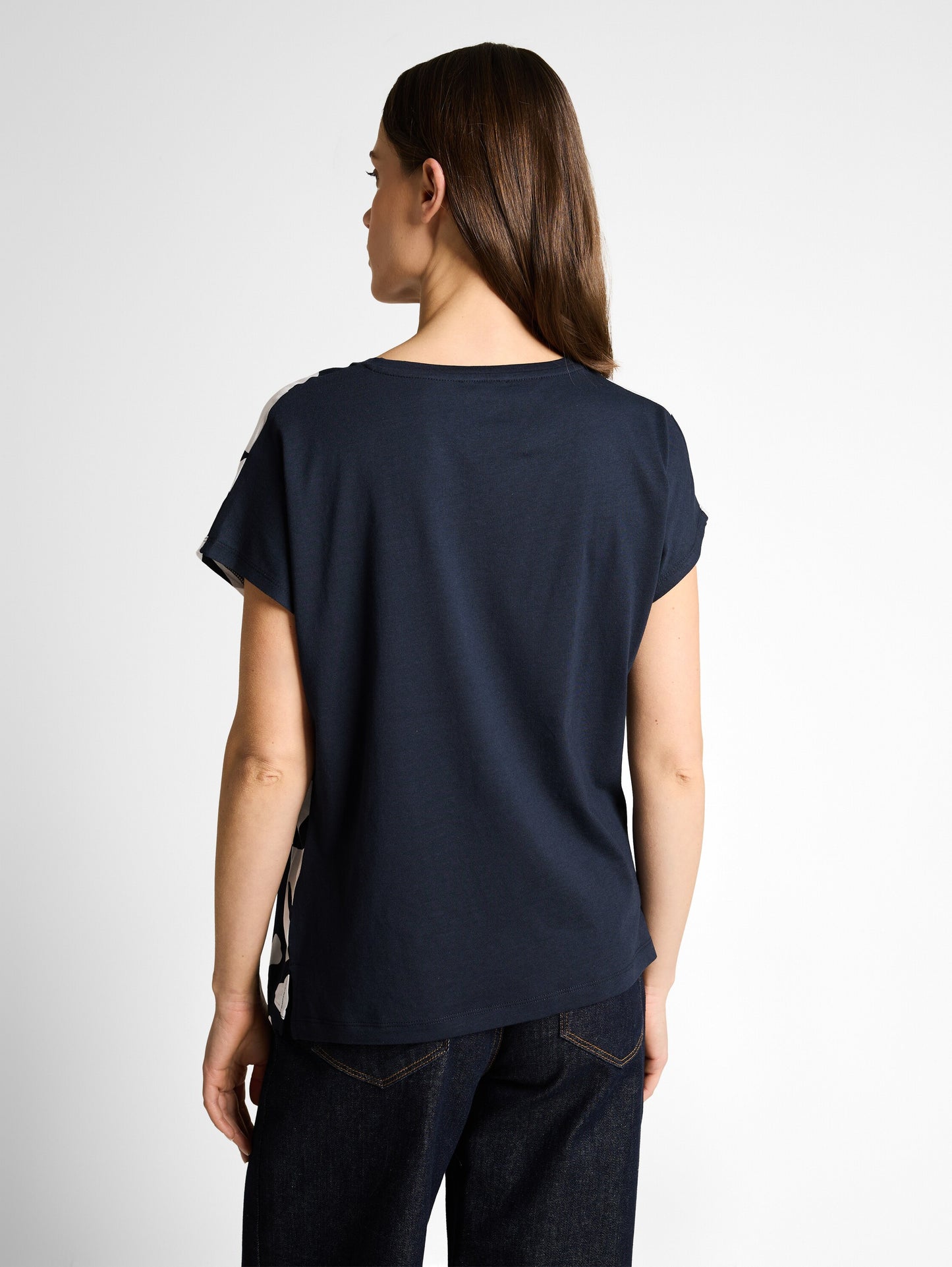 T-Shirt im Material-Mix
