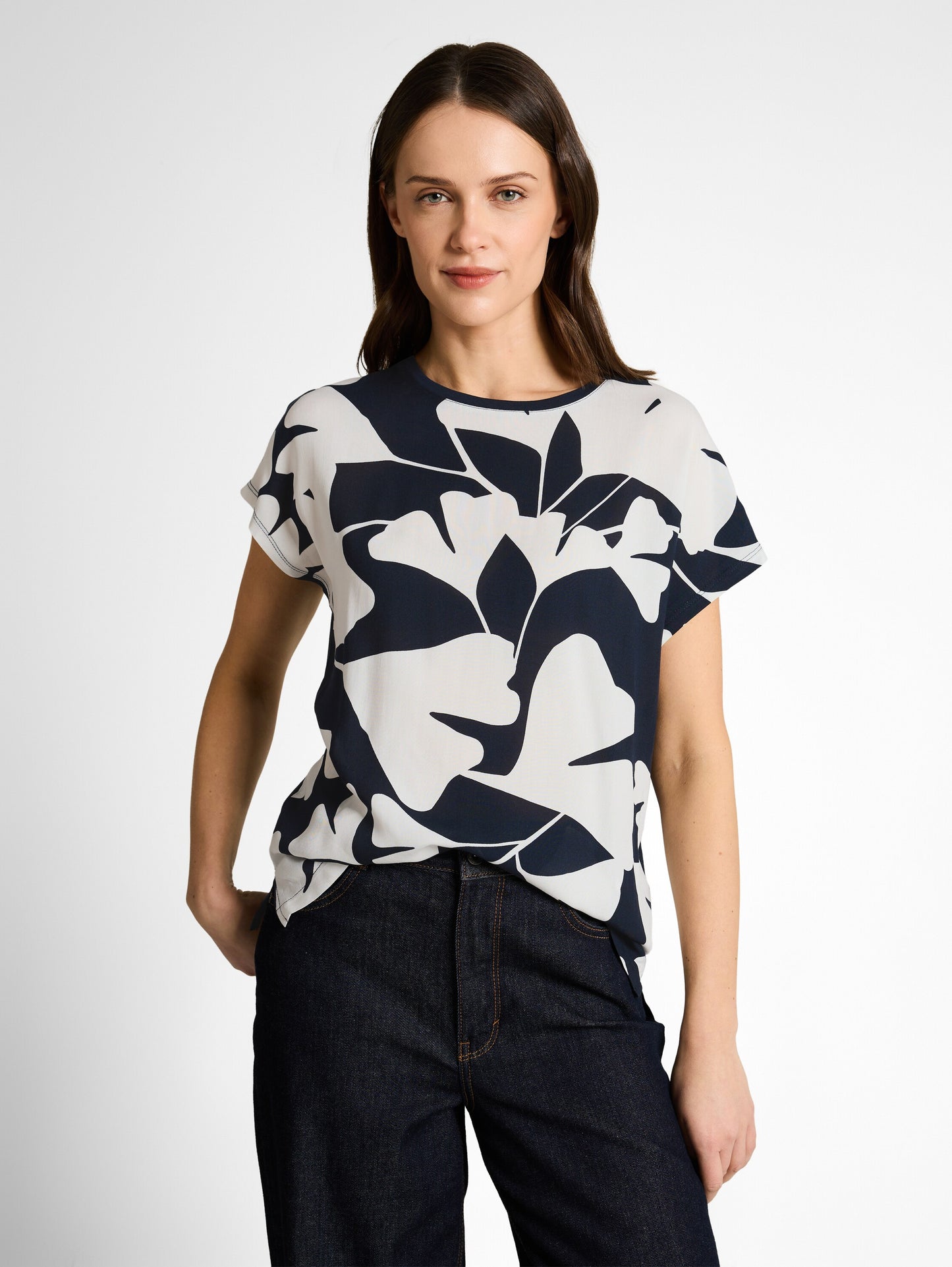 T-Shirt im Material-Mix