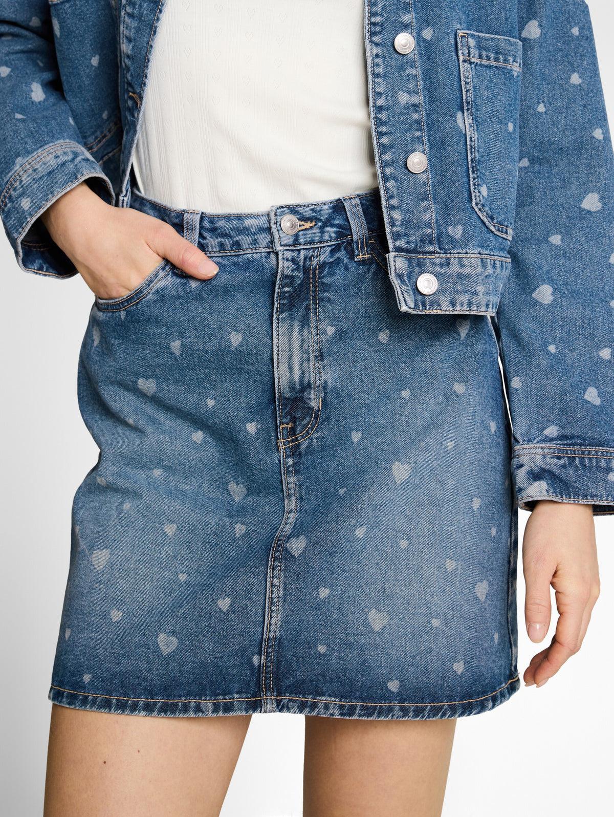 Mini-Jeansrock mit Herz-Print