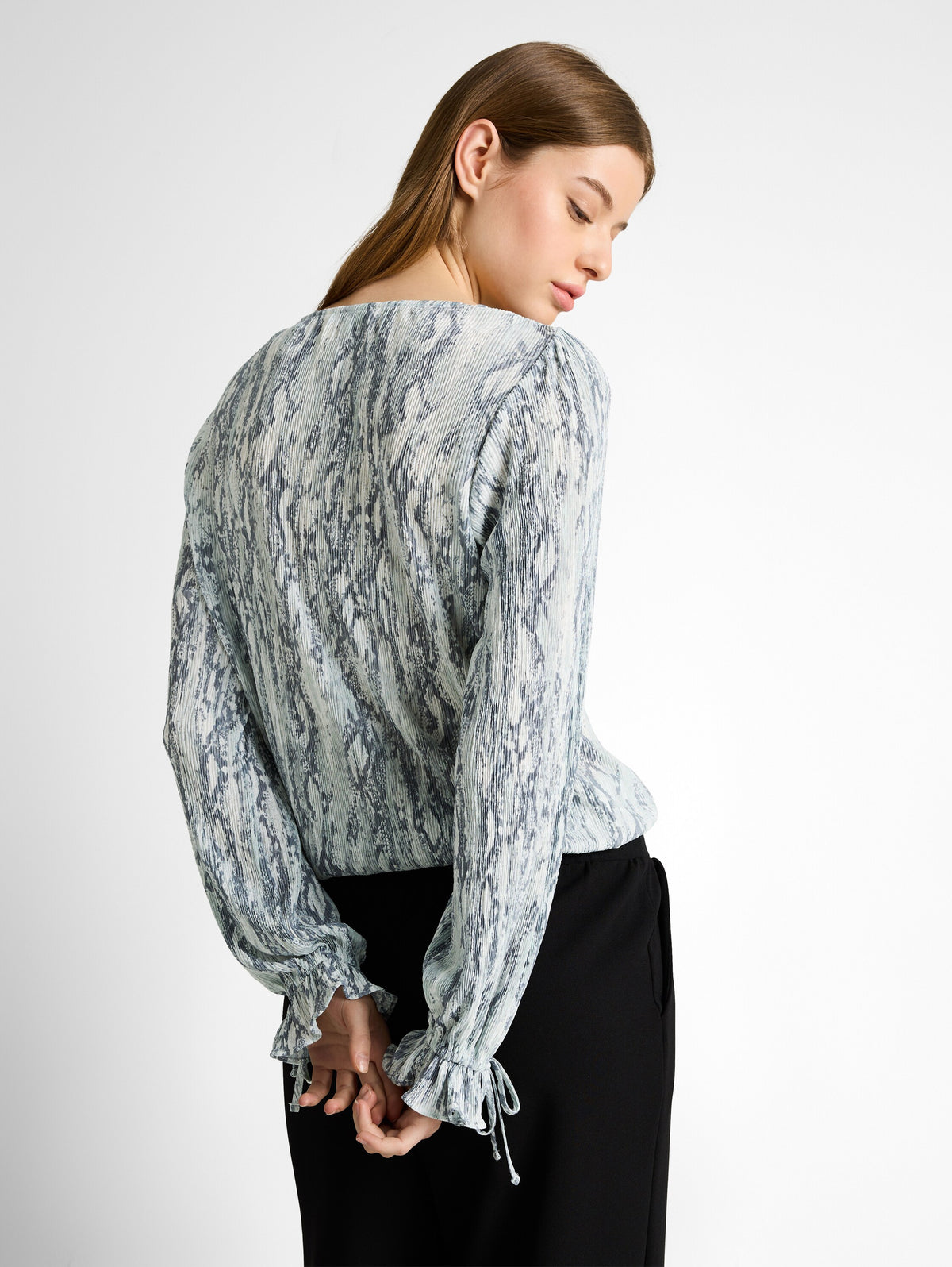 Crinkle Wickelbluse mit Schlangenprint