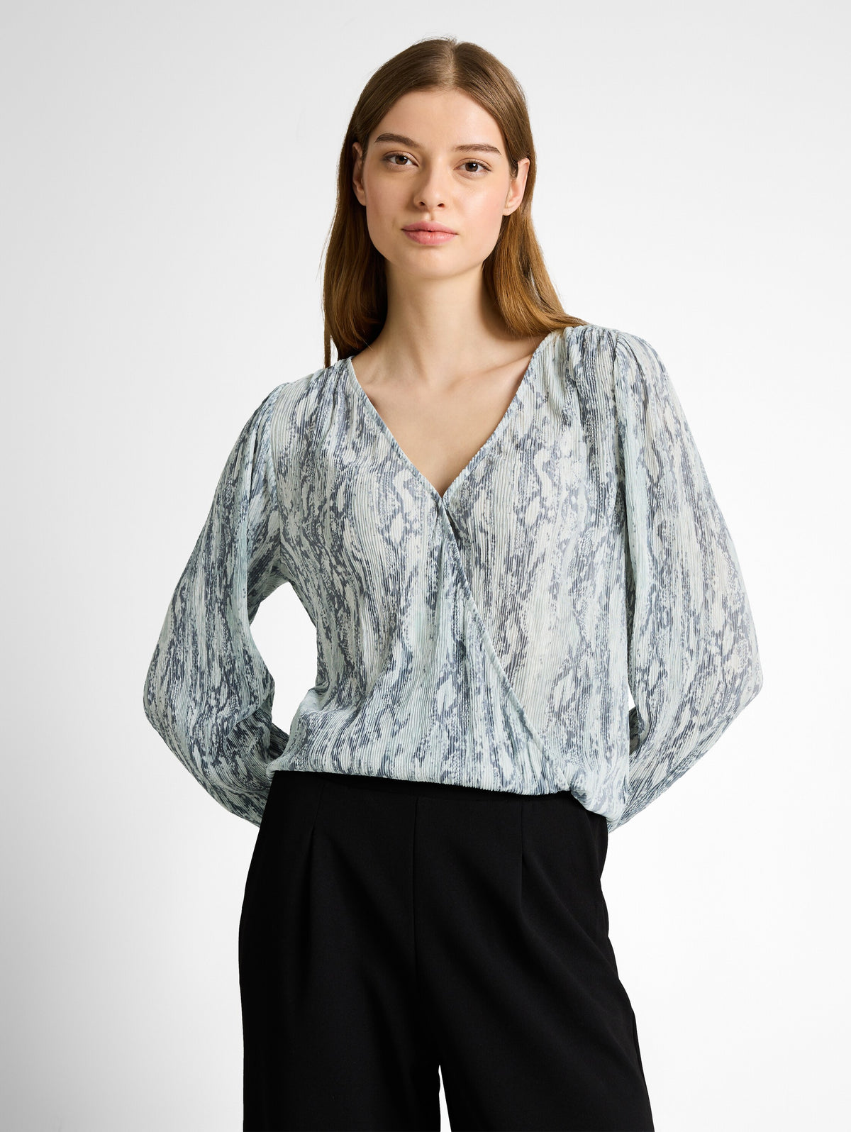 Crinkle Wickelbluse mit Schlangenprint