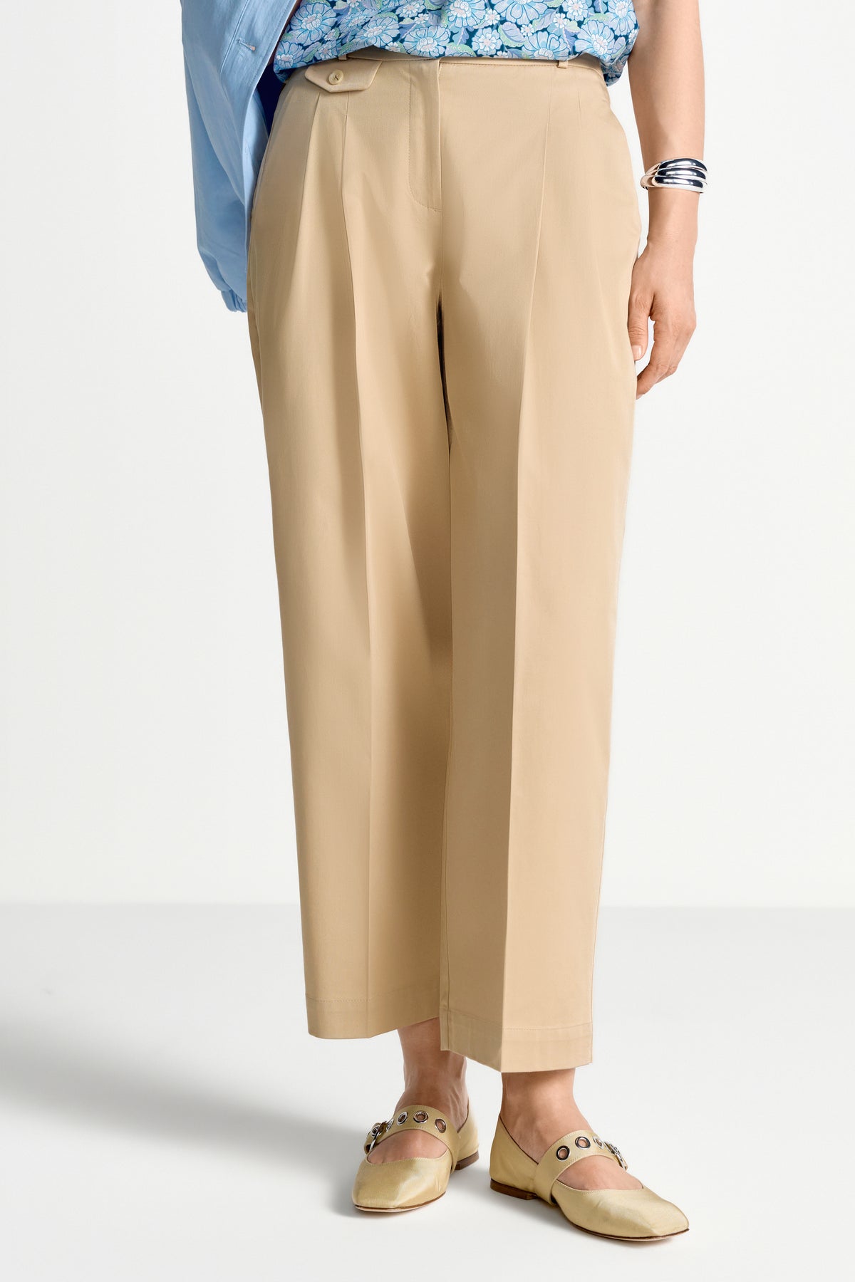 Cotton barrel pants with pleats