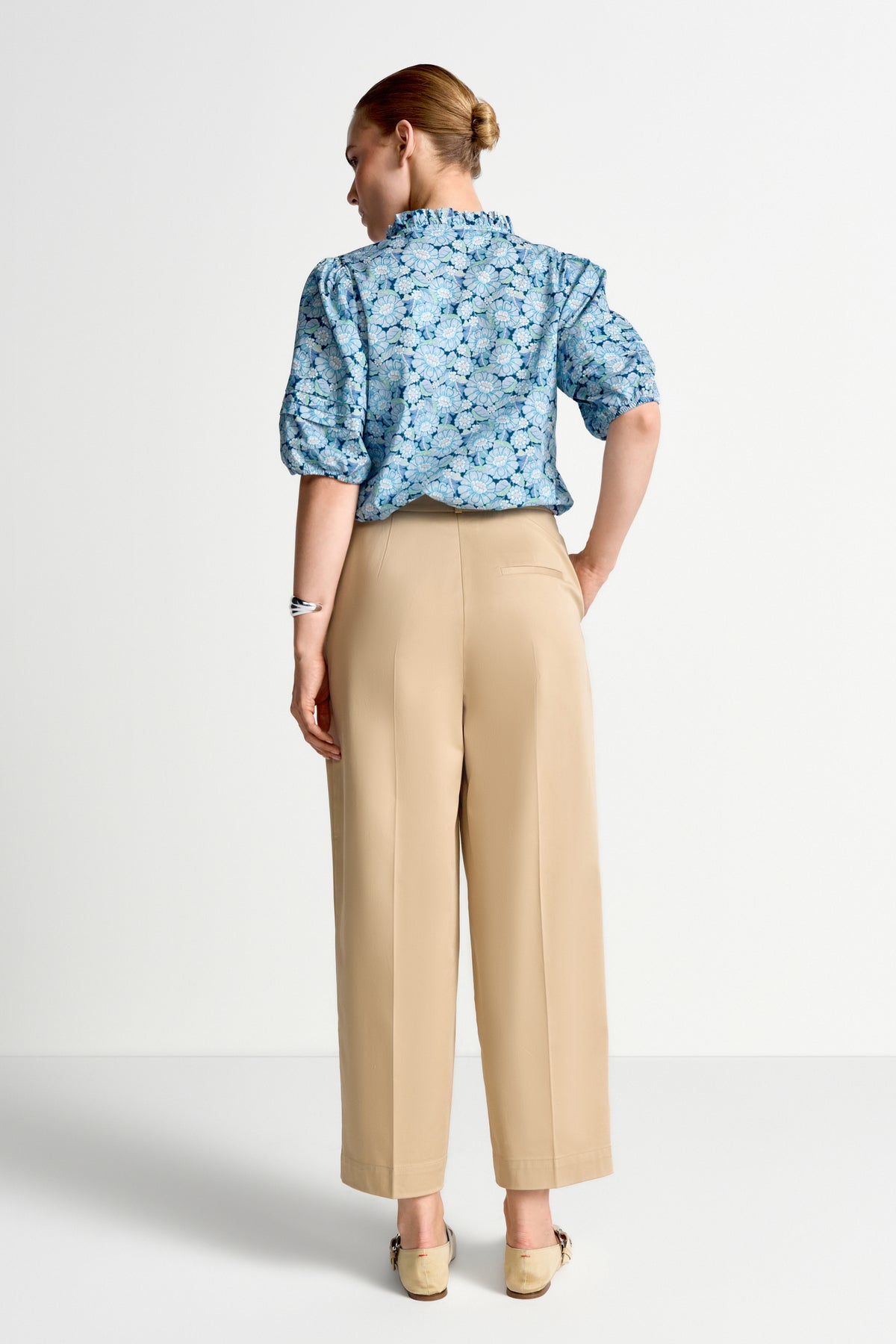 Cotton barrel pants with pleats
