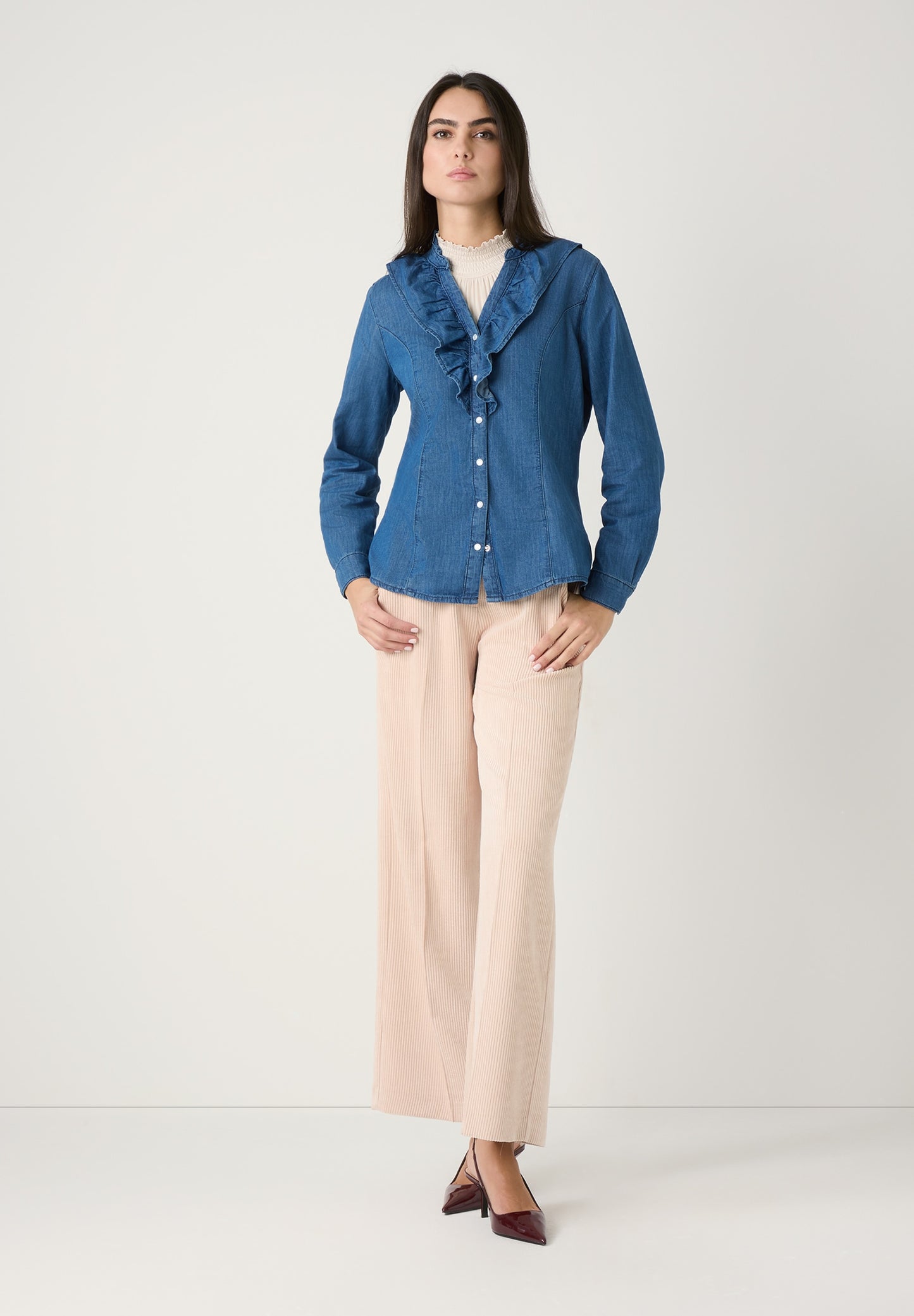 Jeansbluse mit Rüsche