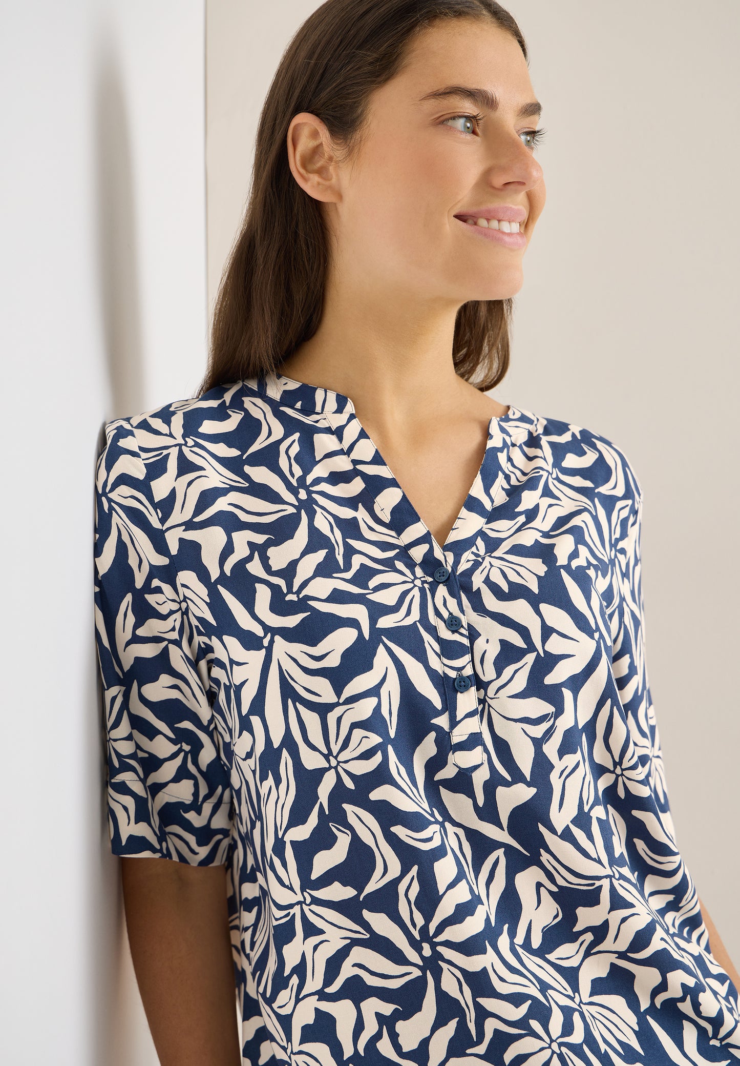 Bluse mit Split Neck und Elastiksaum